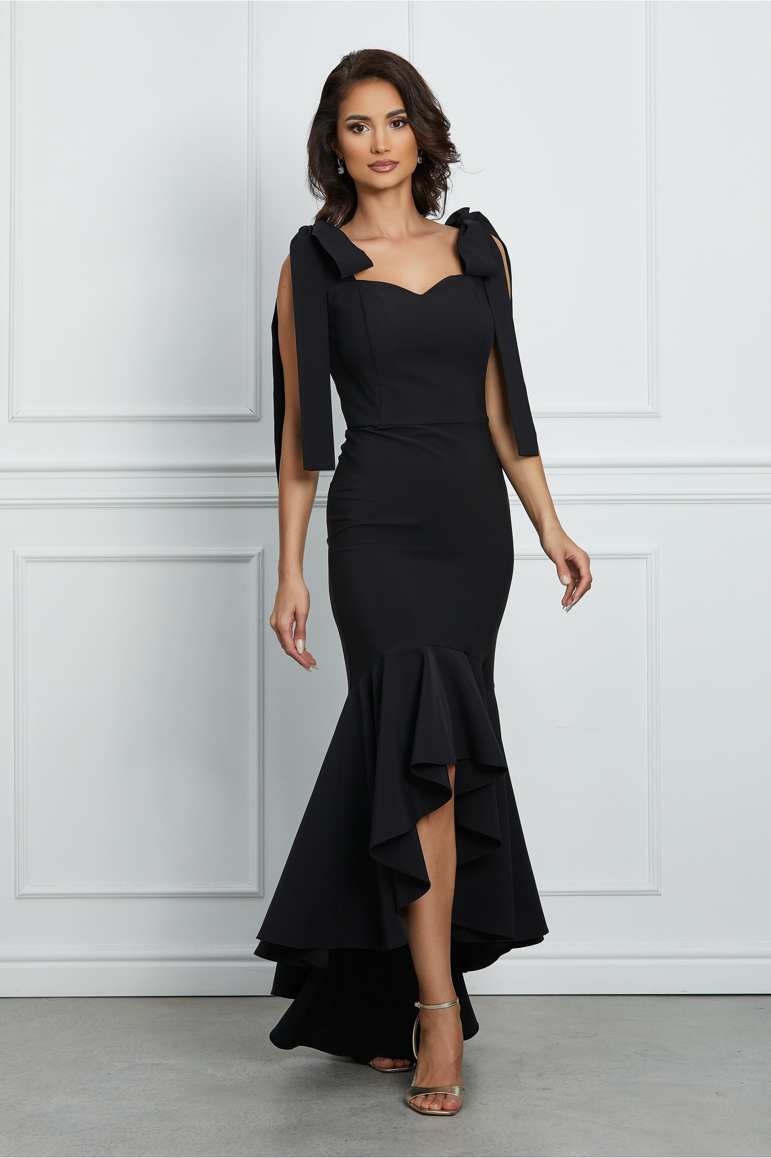 Rochie eleganta neagra asimetrica cu volan la baza