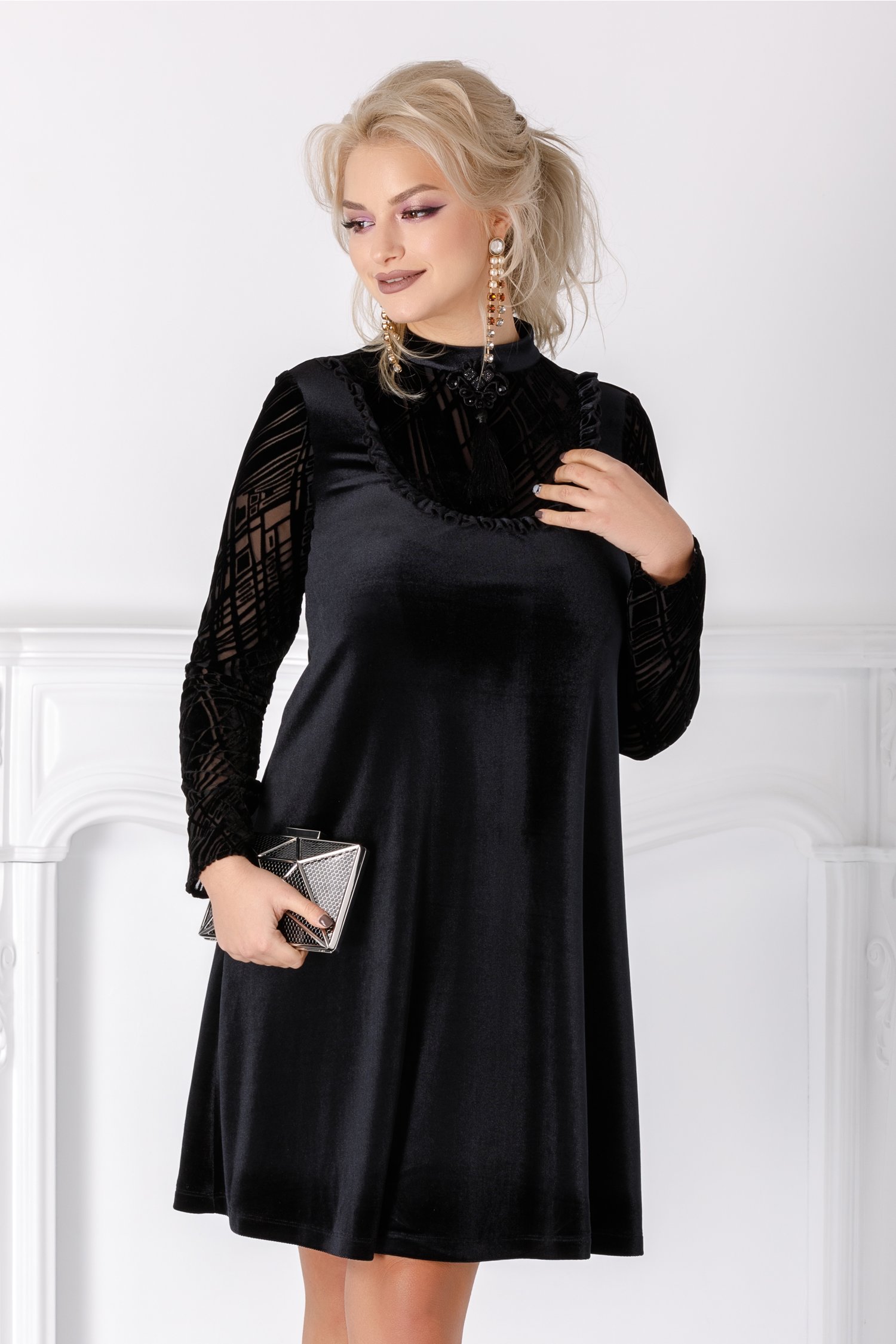 Rochie LaDonna neagra cu detalii vintage