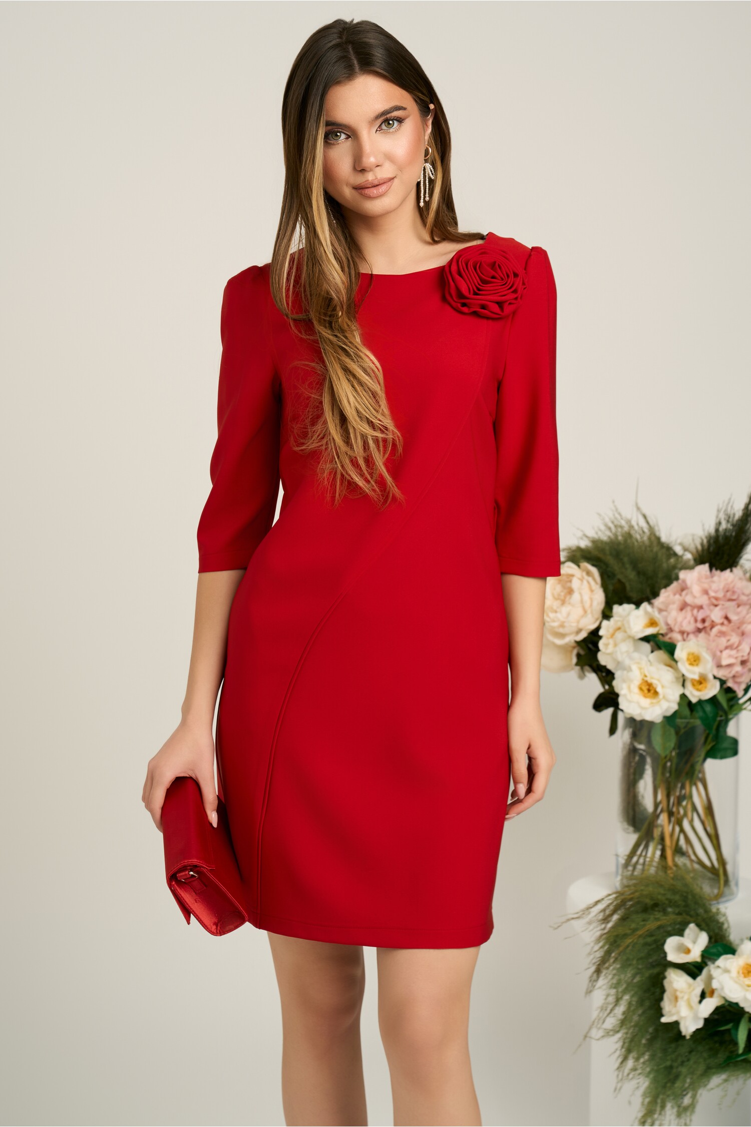 Rochie LaDonna office din stofa rosie cu floare pe umar