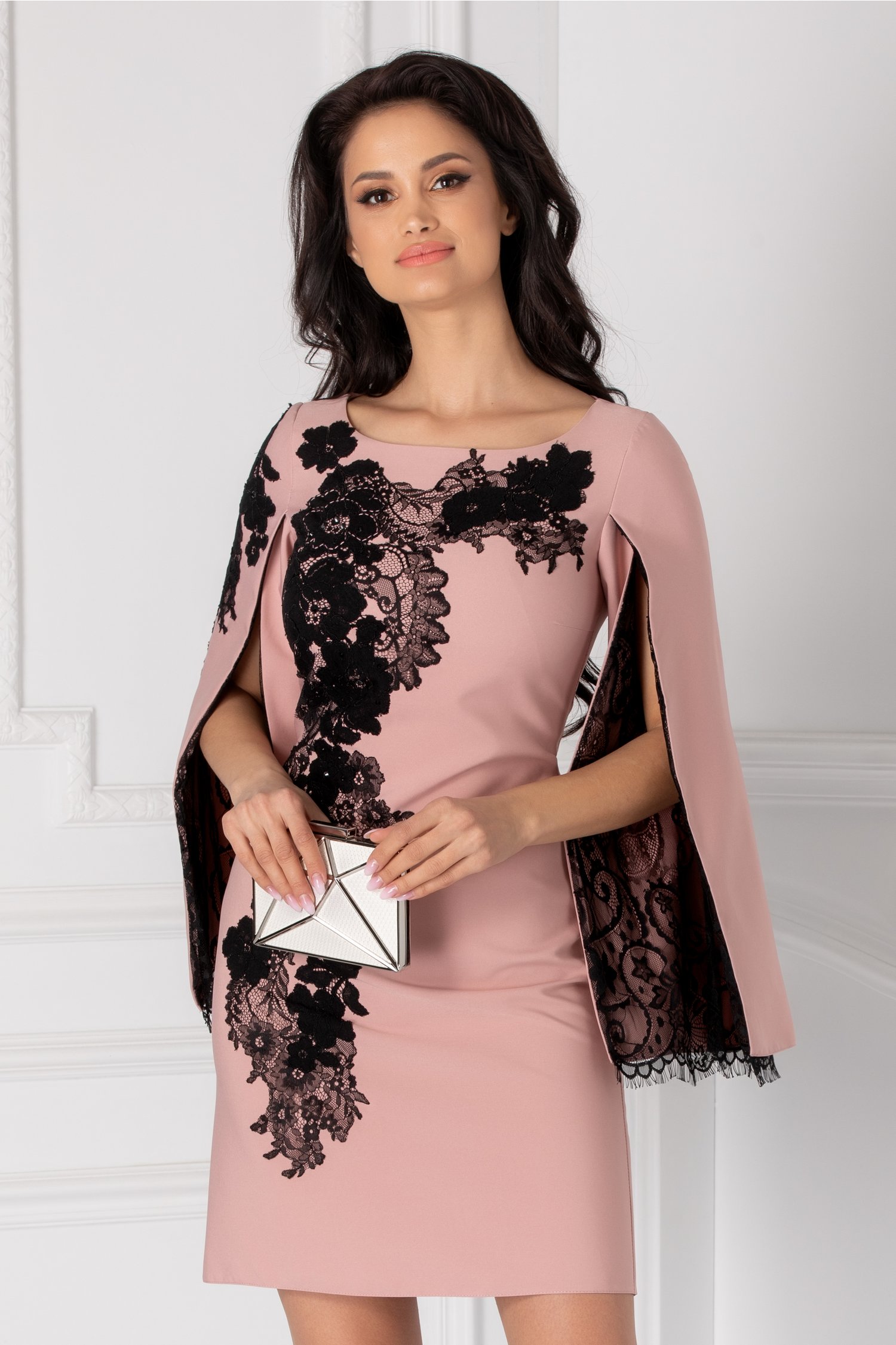 Rochie LaDonna roz cu broderie handmade si maneci crapate