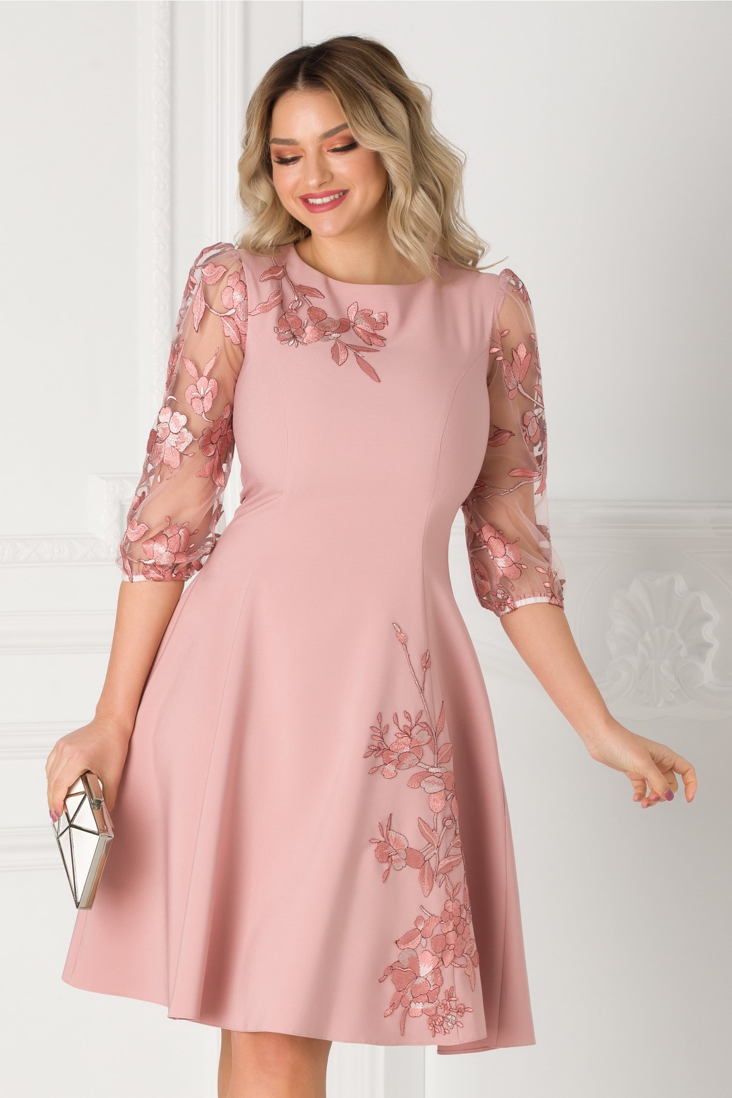 Rochie LaDonna roz cu flori brodate handmade