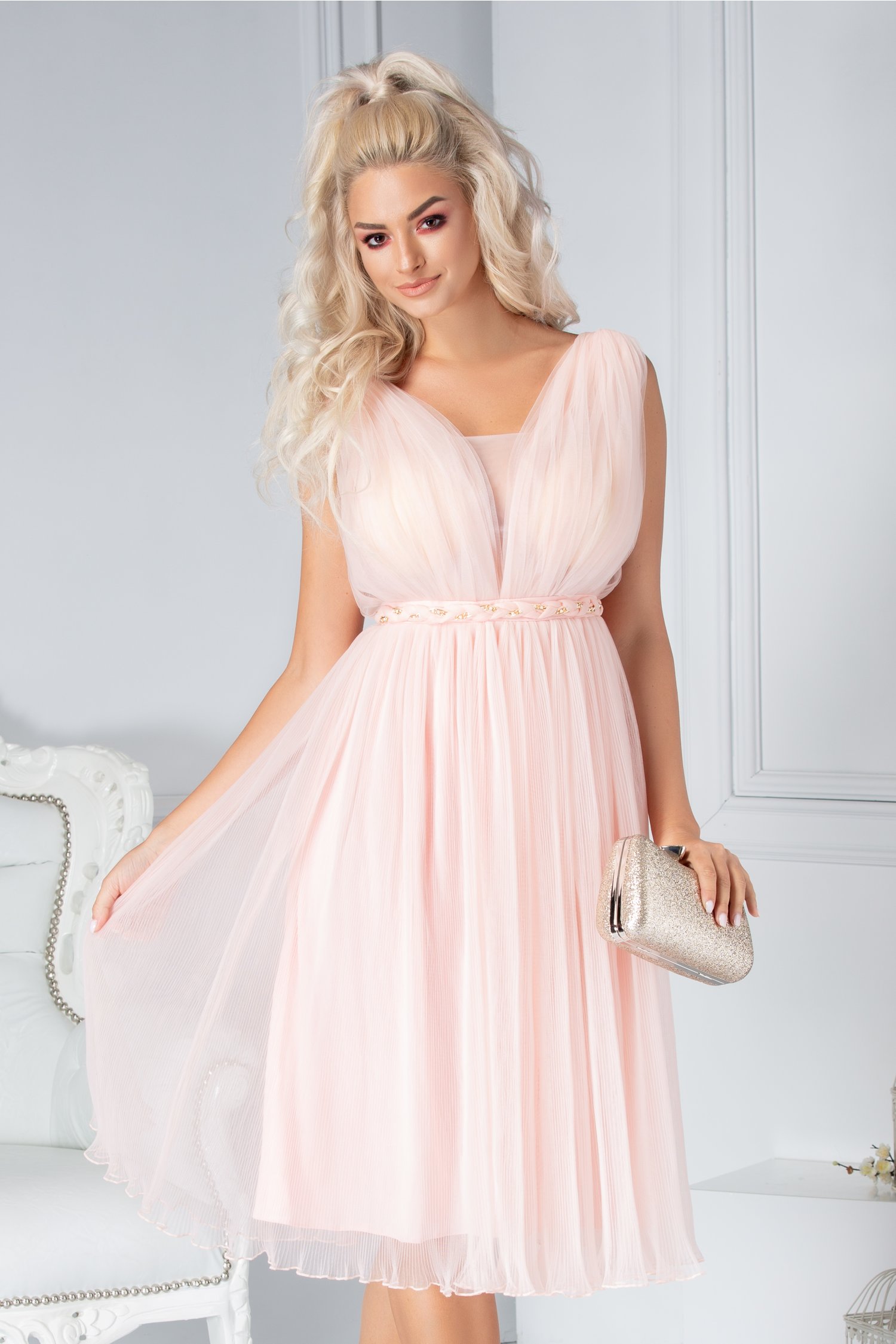Rochie LaDonna roz de ocazie cu aplicatie in talie