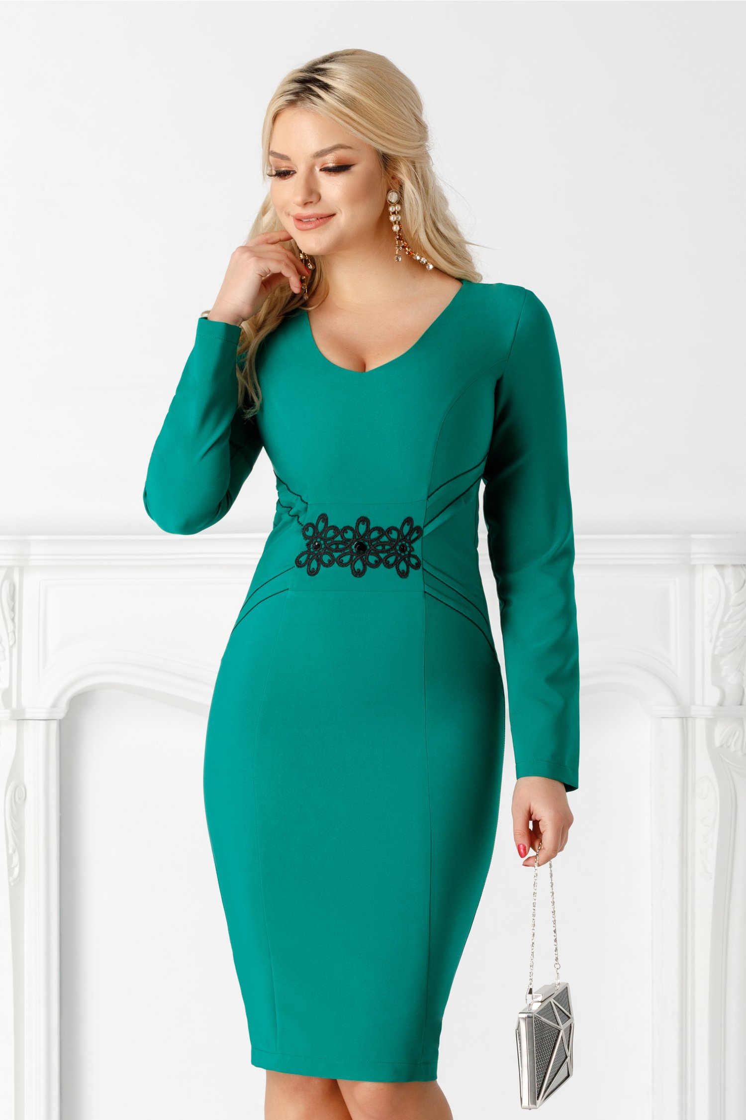 Rochie LaDonna verde conica cu flori brodate in talie