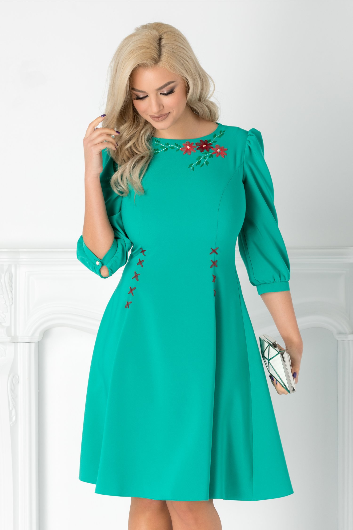 Rochie LaDonna verde cu broderie florala handmade