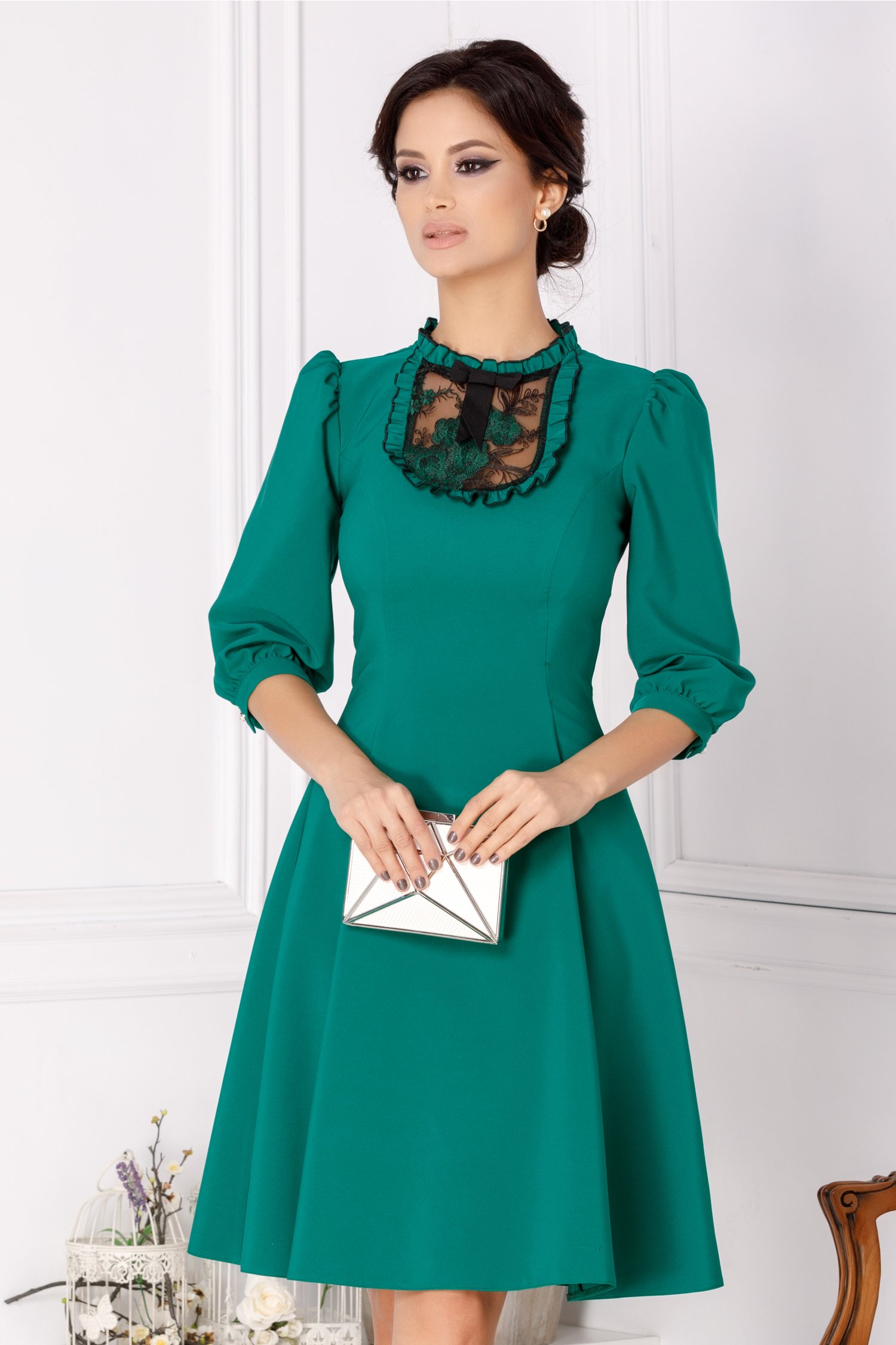 Rochie LaDonna verde cu dantela si fundita la bust