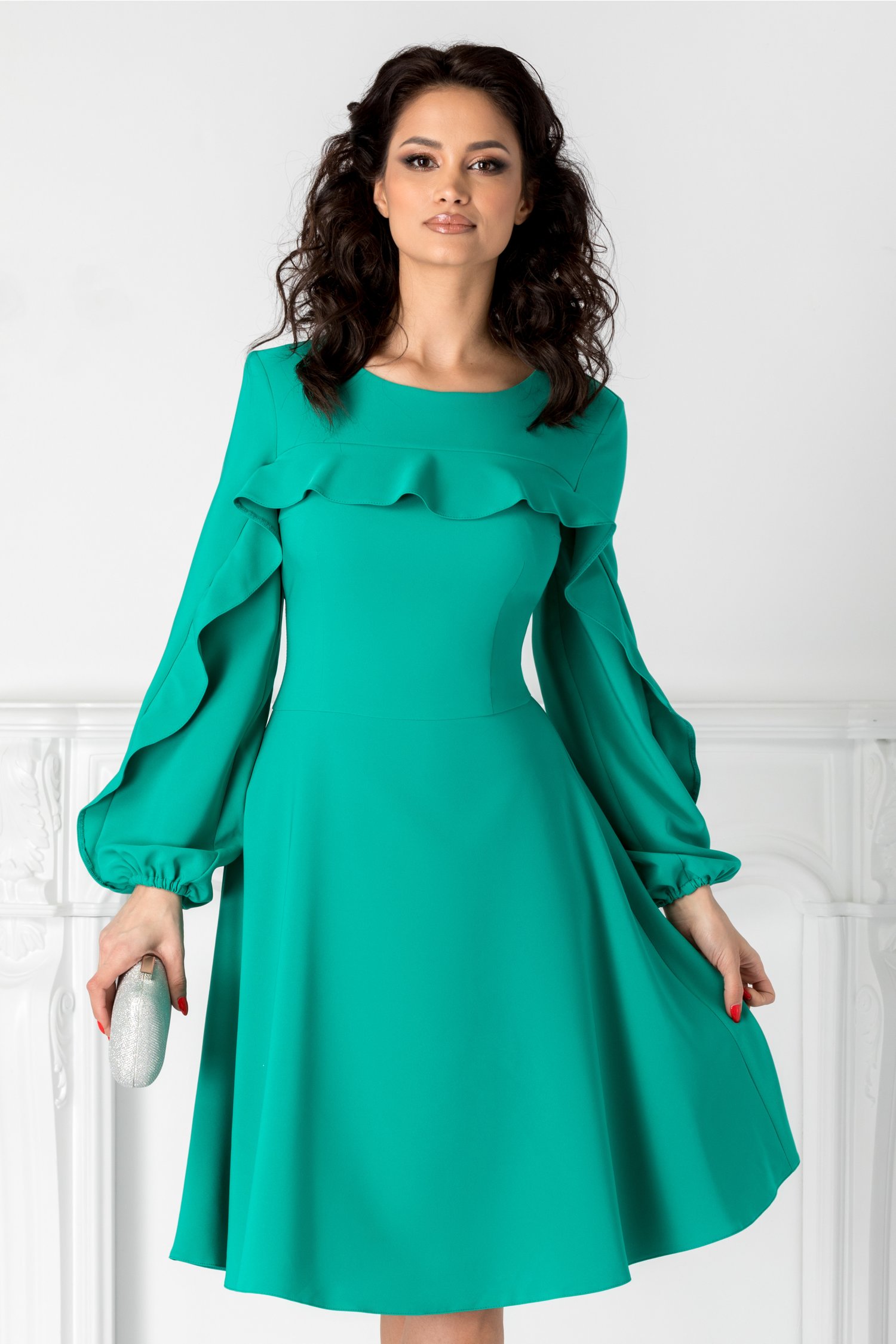Rochie LaDonna verde cu volane la bust si la maneci