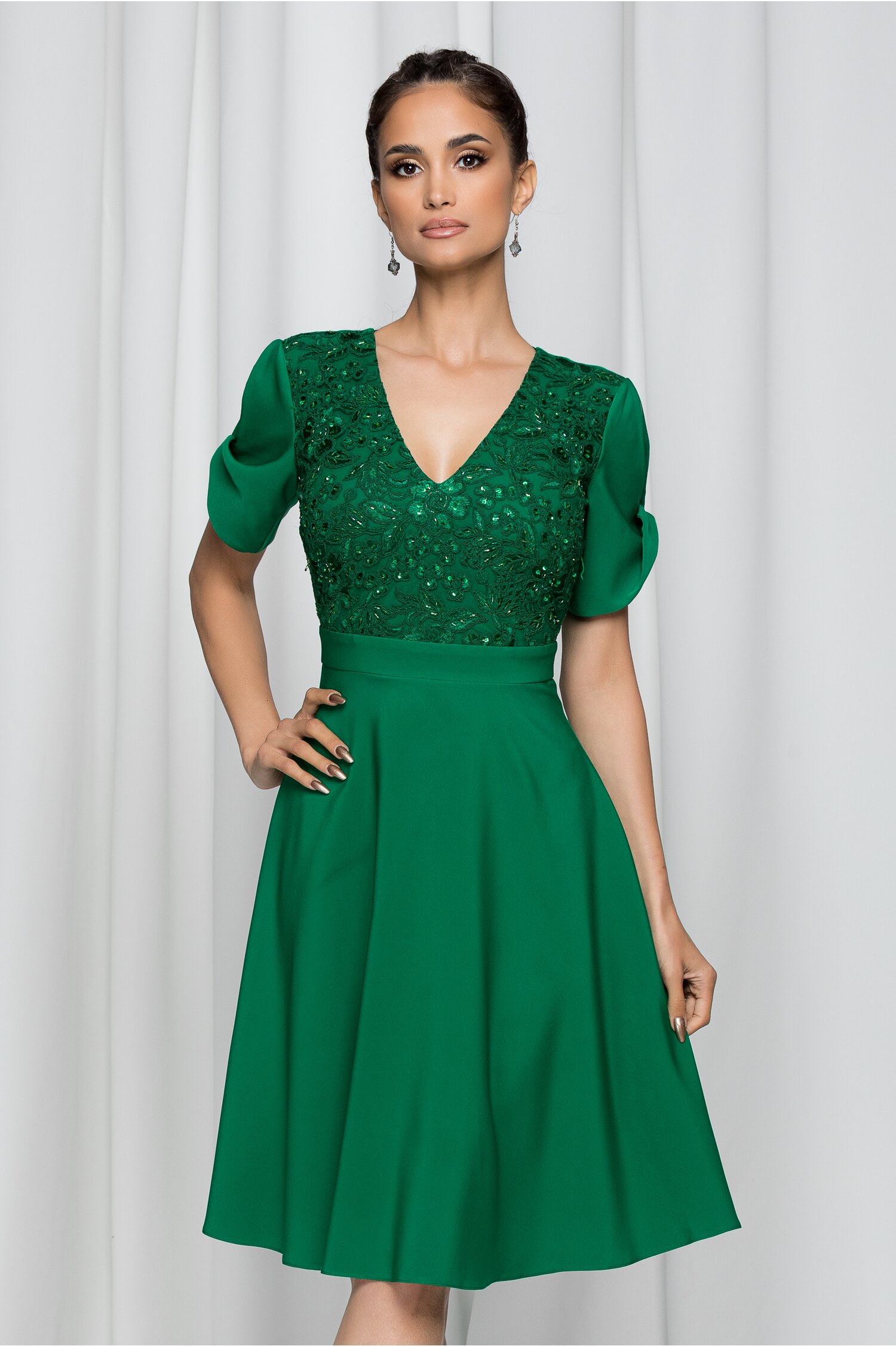 Rochie LaDonna verde decorata cu paiete si broderie la bust