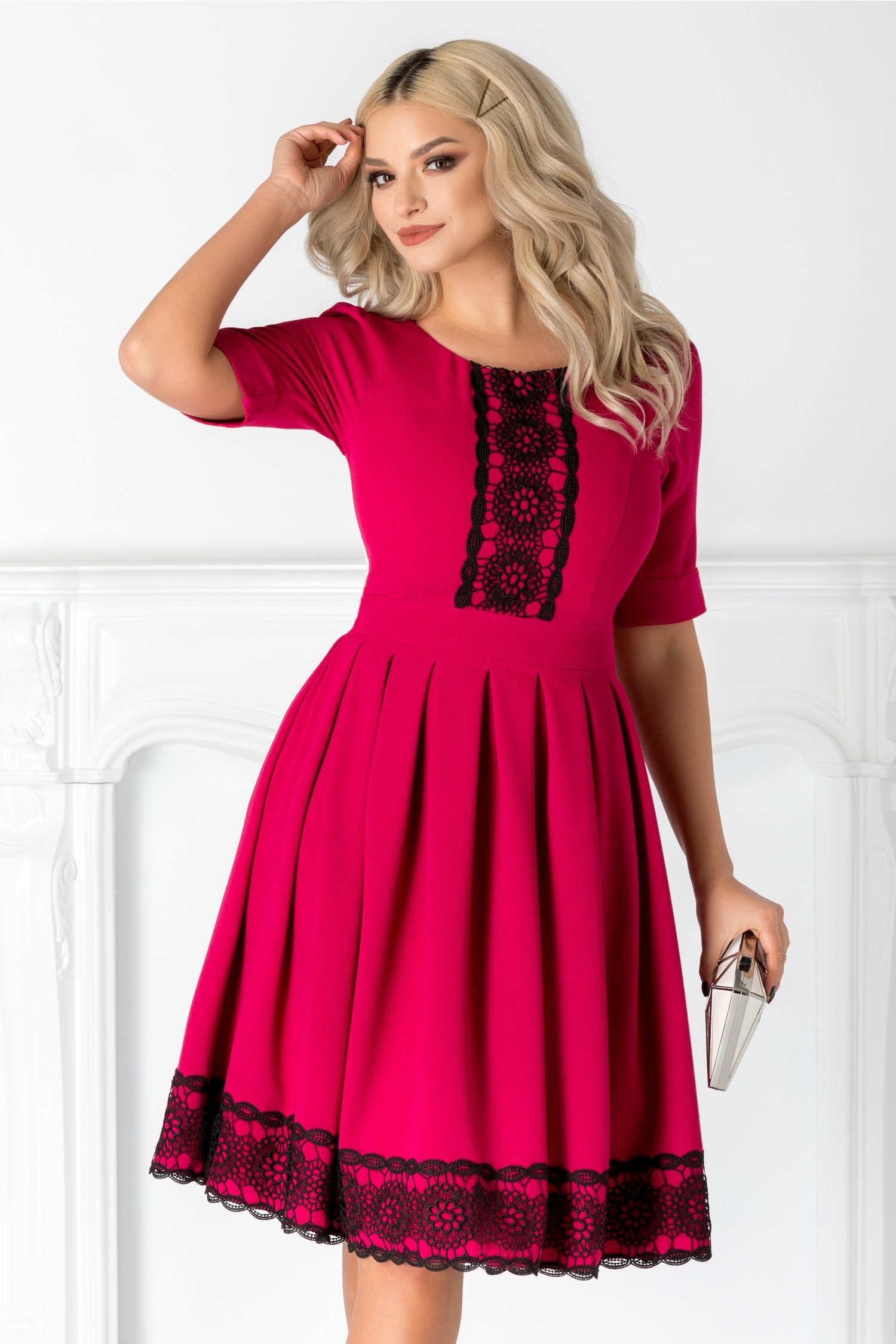 Rochie Larra fucsia cu broderie la bust si la baza