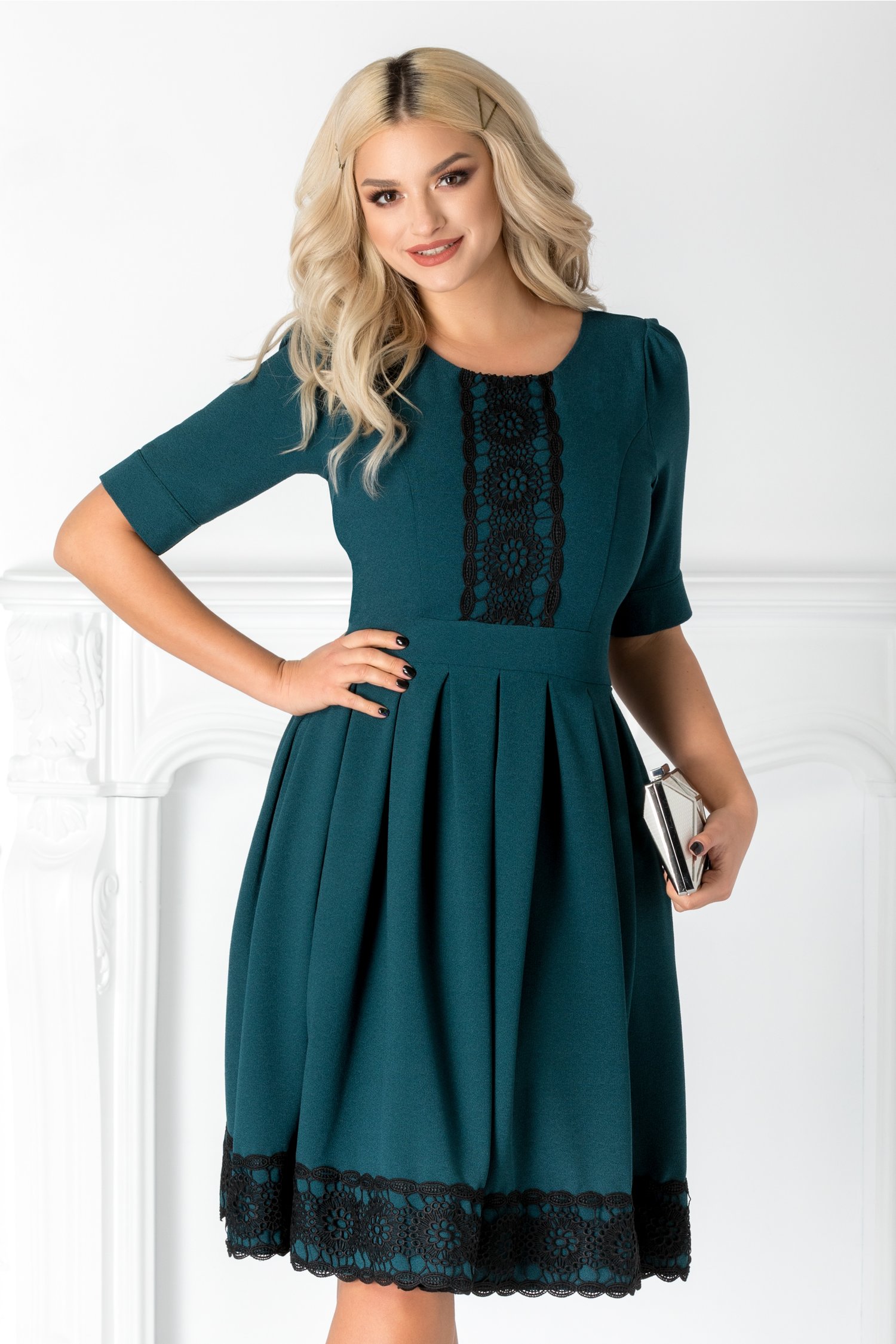 Rochie Larra turcoaz cu broderie la bust si la baza