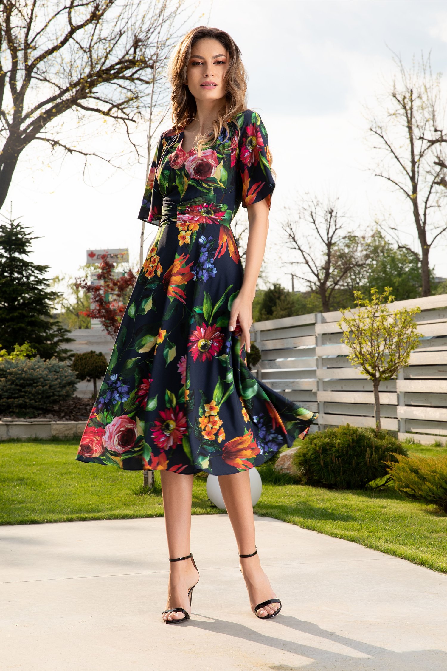Rochie Leonard Collection bleumarin in clos cu imprimeu floral