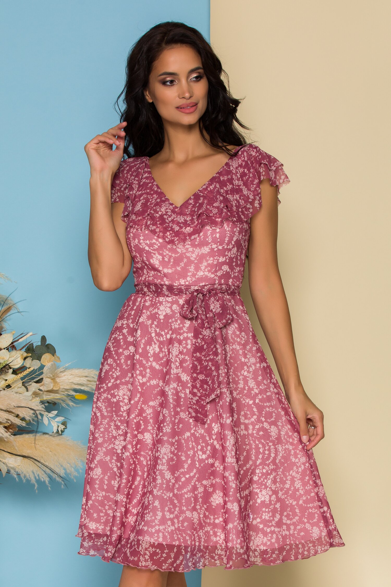 Rochie Leonard Collection lila cu imprimeu floral si volan la bust