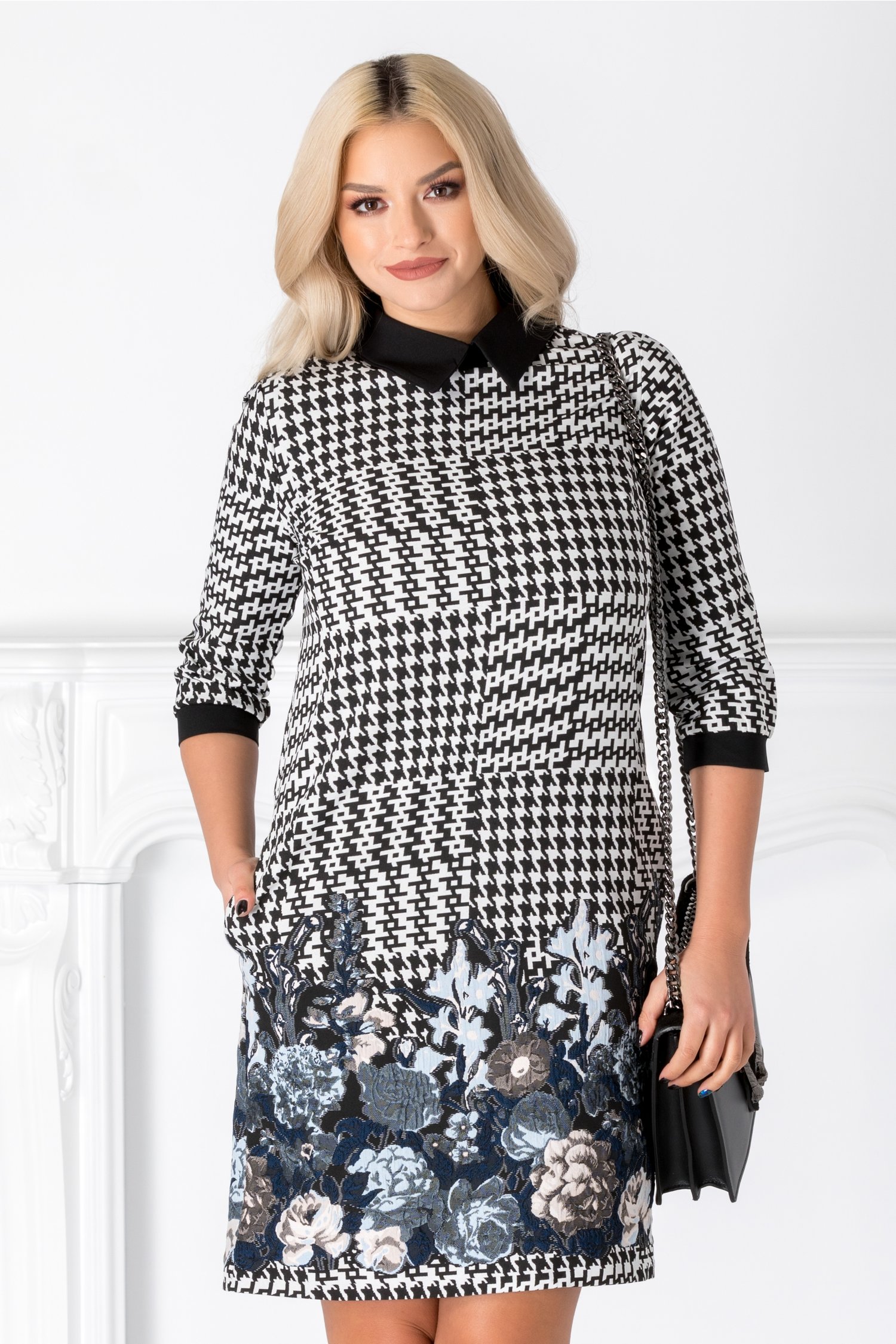 Rochie Lucia cu imprimeu alb-negru si flori la baza