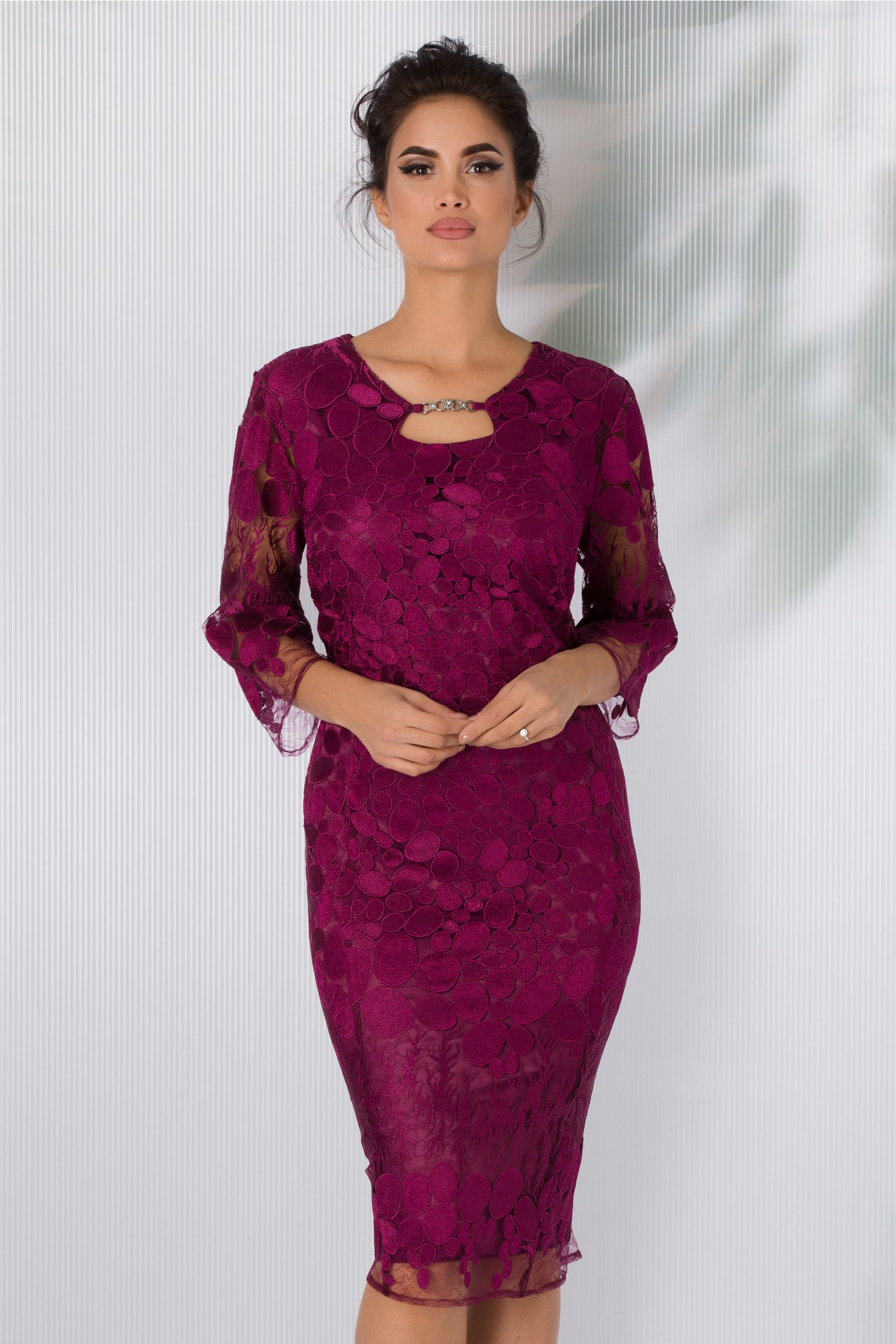 Rochie lucie bordo din dantela brodata