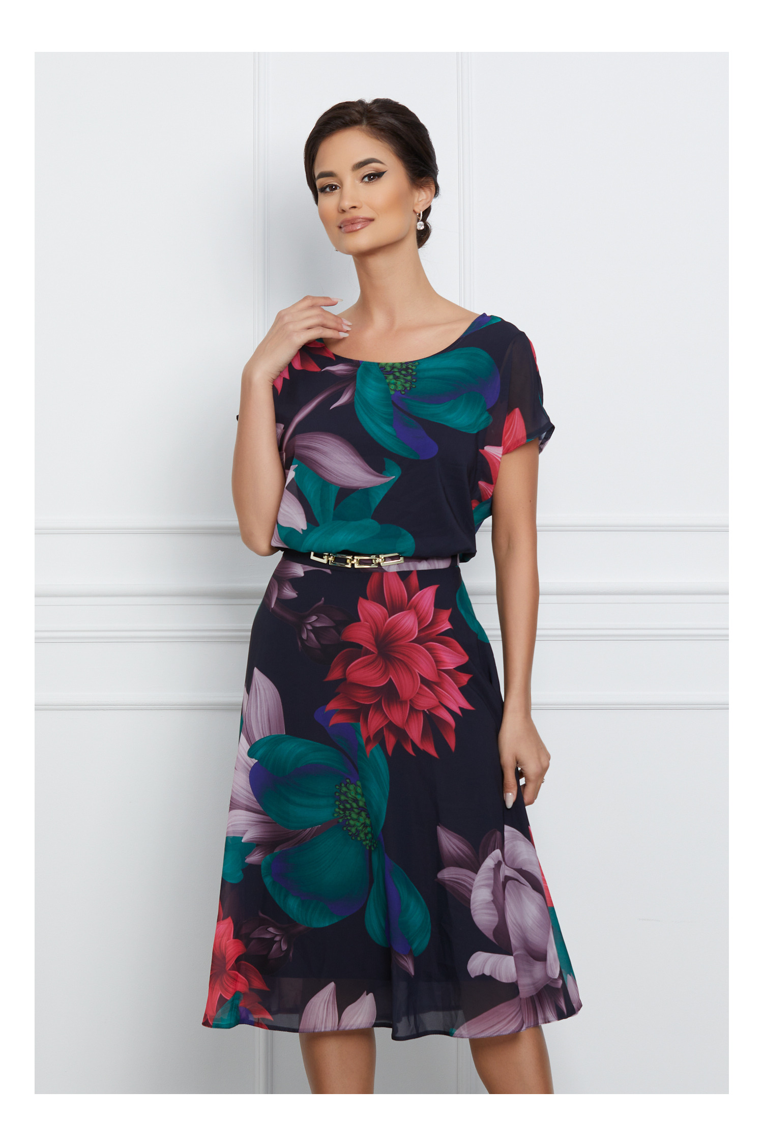 Rochie Maira neagra cu imprimeu floral si accesoriu in talie