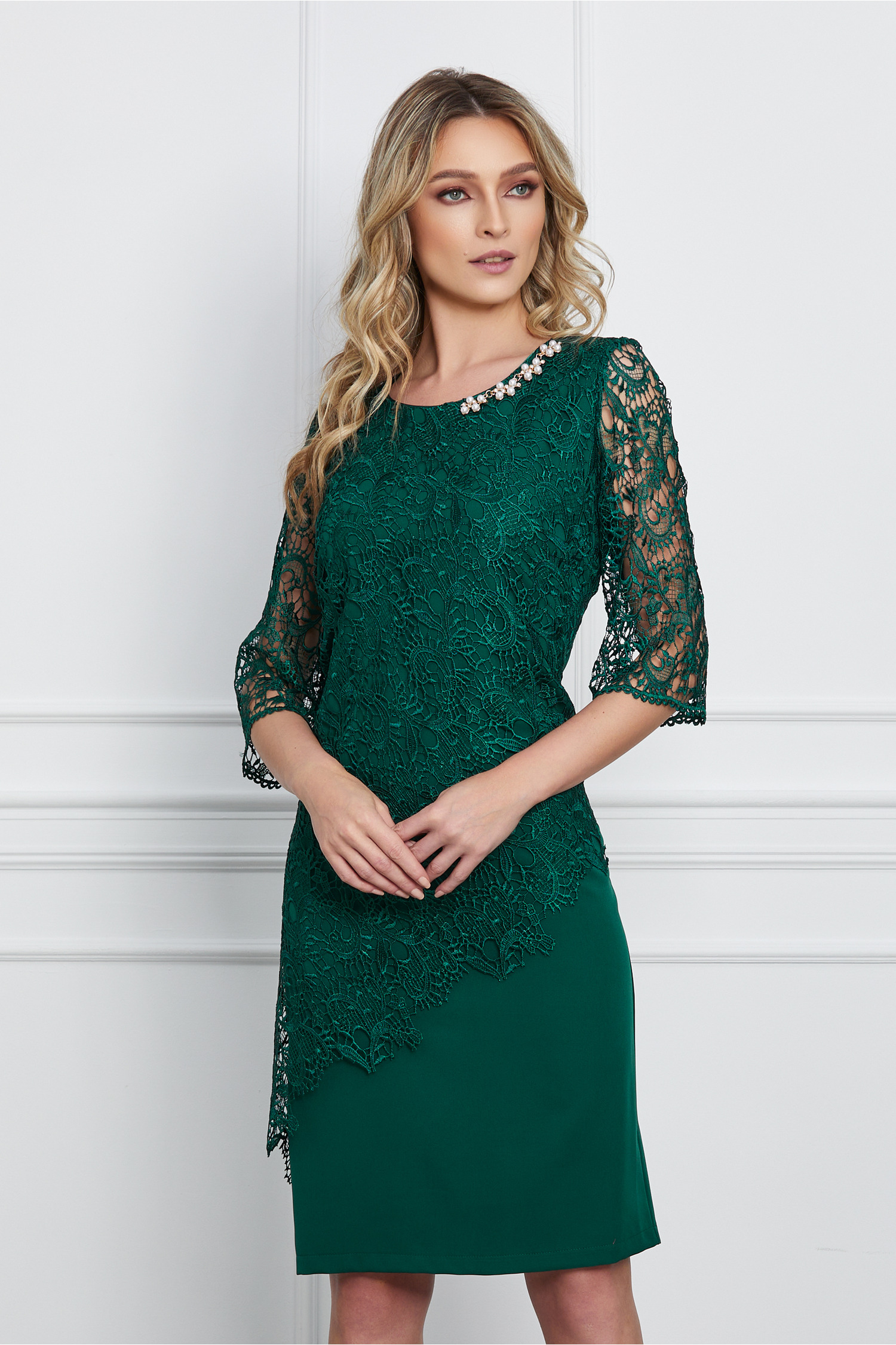 Rochie verde cu dantela si accesoriu la decolteu - Rochii-Dama.ro