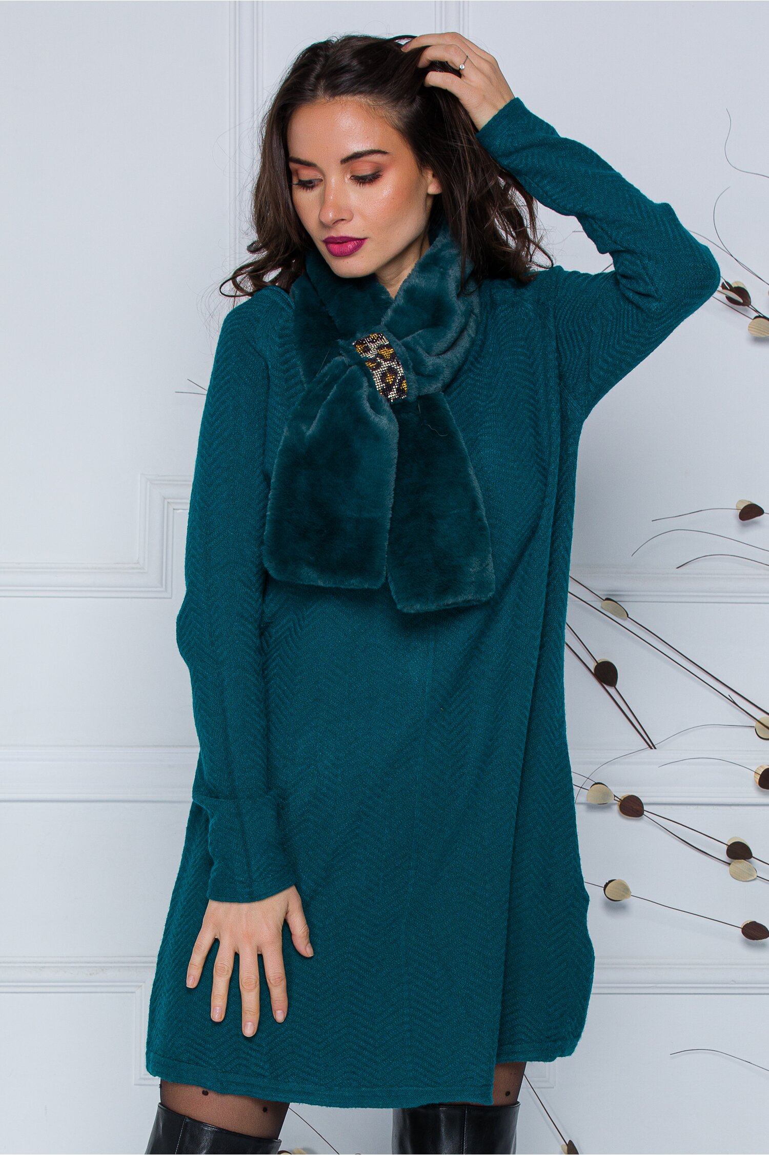 Rochie Mara verde petrol scurta din tricot cu accesoriu tip fular