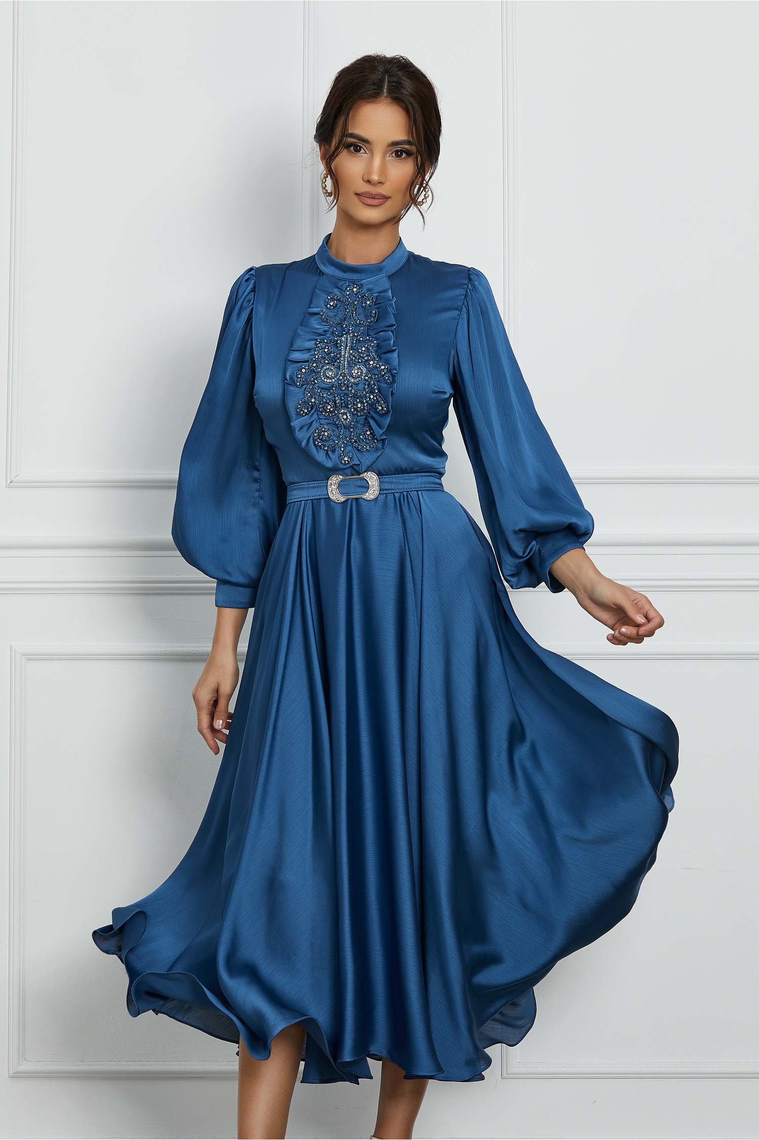 Rochie de ocazie bleu din satin cu margelute la bust