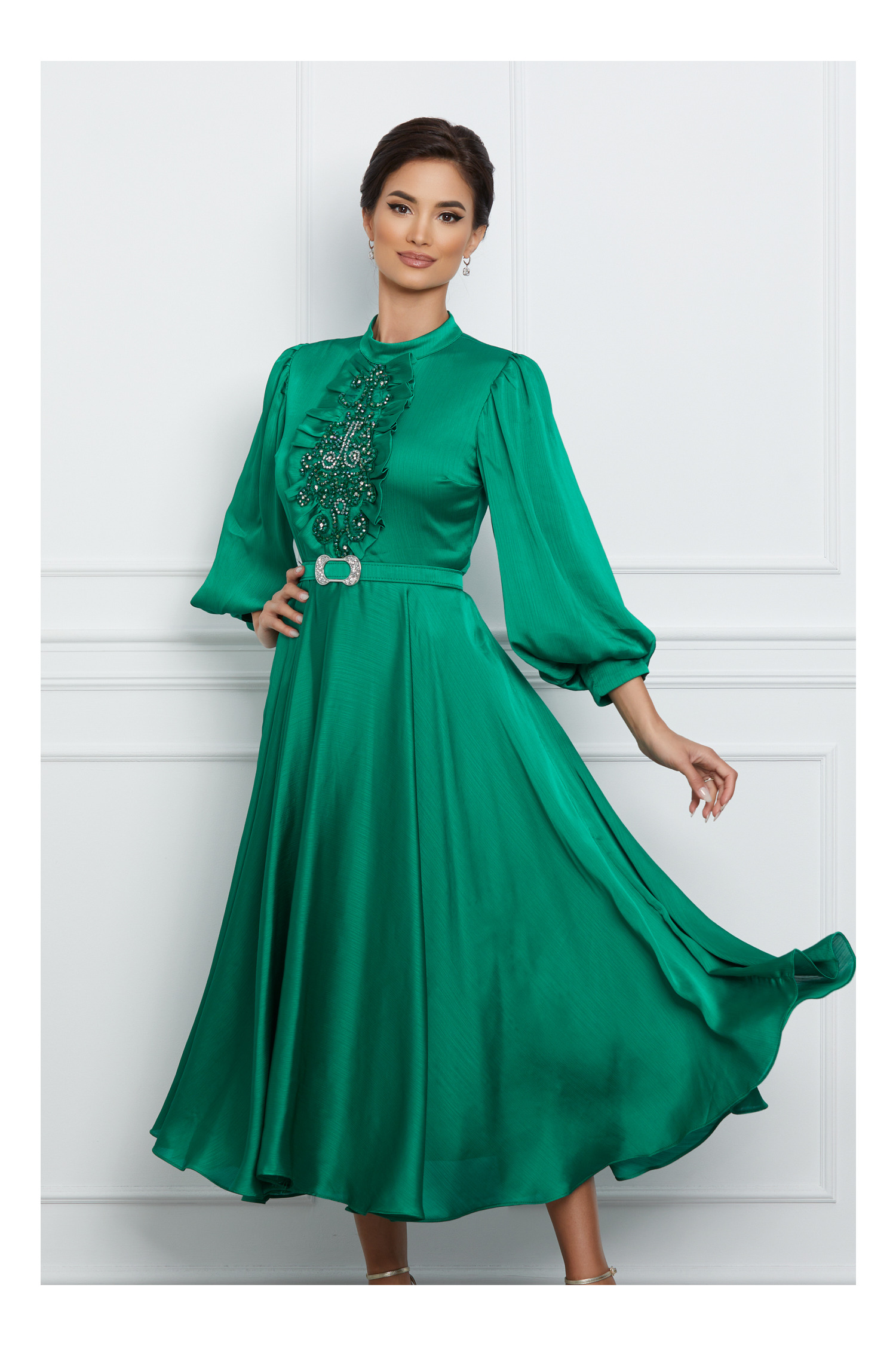 Rochie verde din satin cu margelute la bust - Rochii-Dama.ro