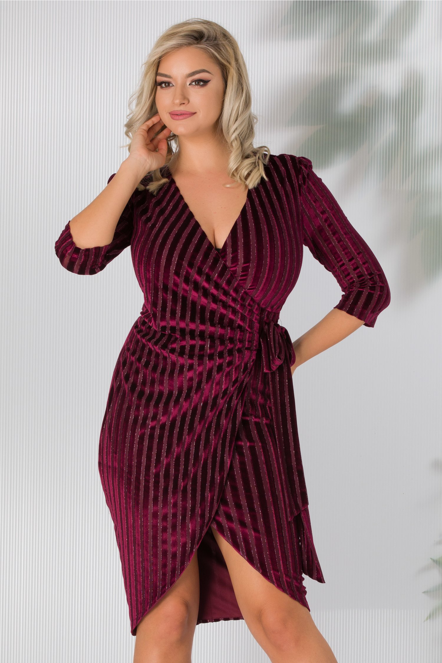 Rochie mbg bordo cu insertii din catifea si detaliu in forma de fundita in talie