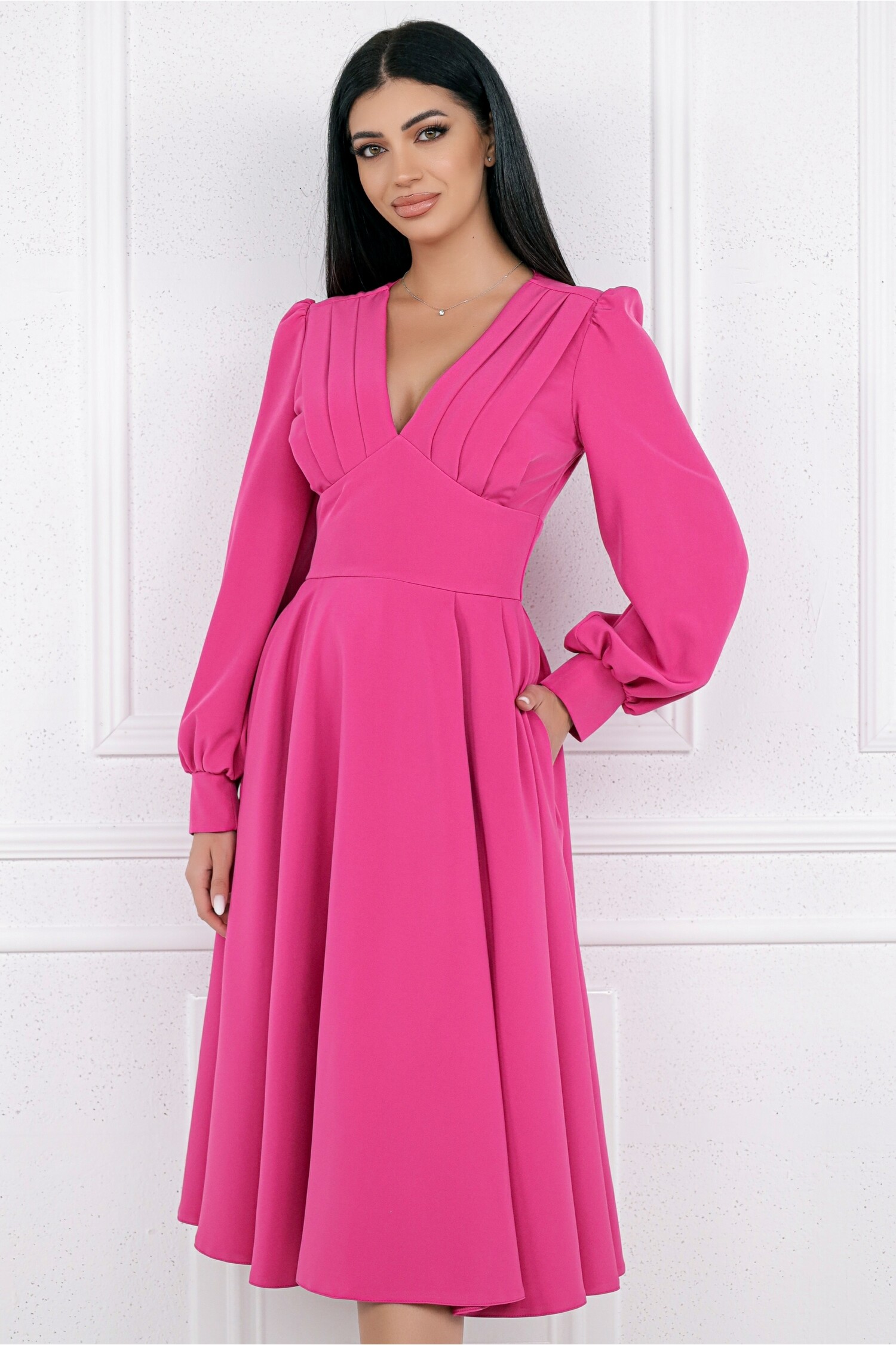 Rochie MBG fucsia cu pliuri pe bust si buzunare functionale