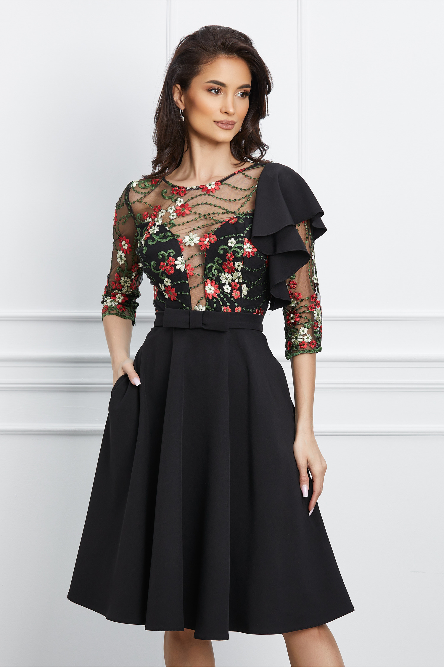 Rochie neagra cu dantela florala la bust si volan pe umar - Rochii-Dama.ro