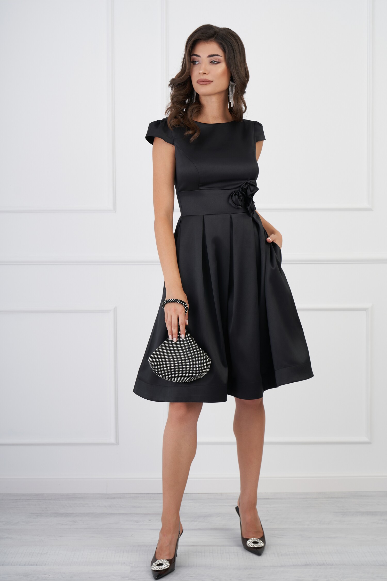 Rochie MBG neagra cu flori in talie