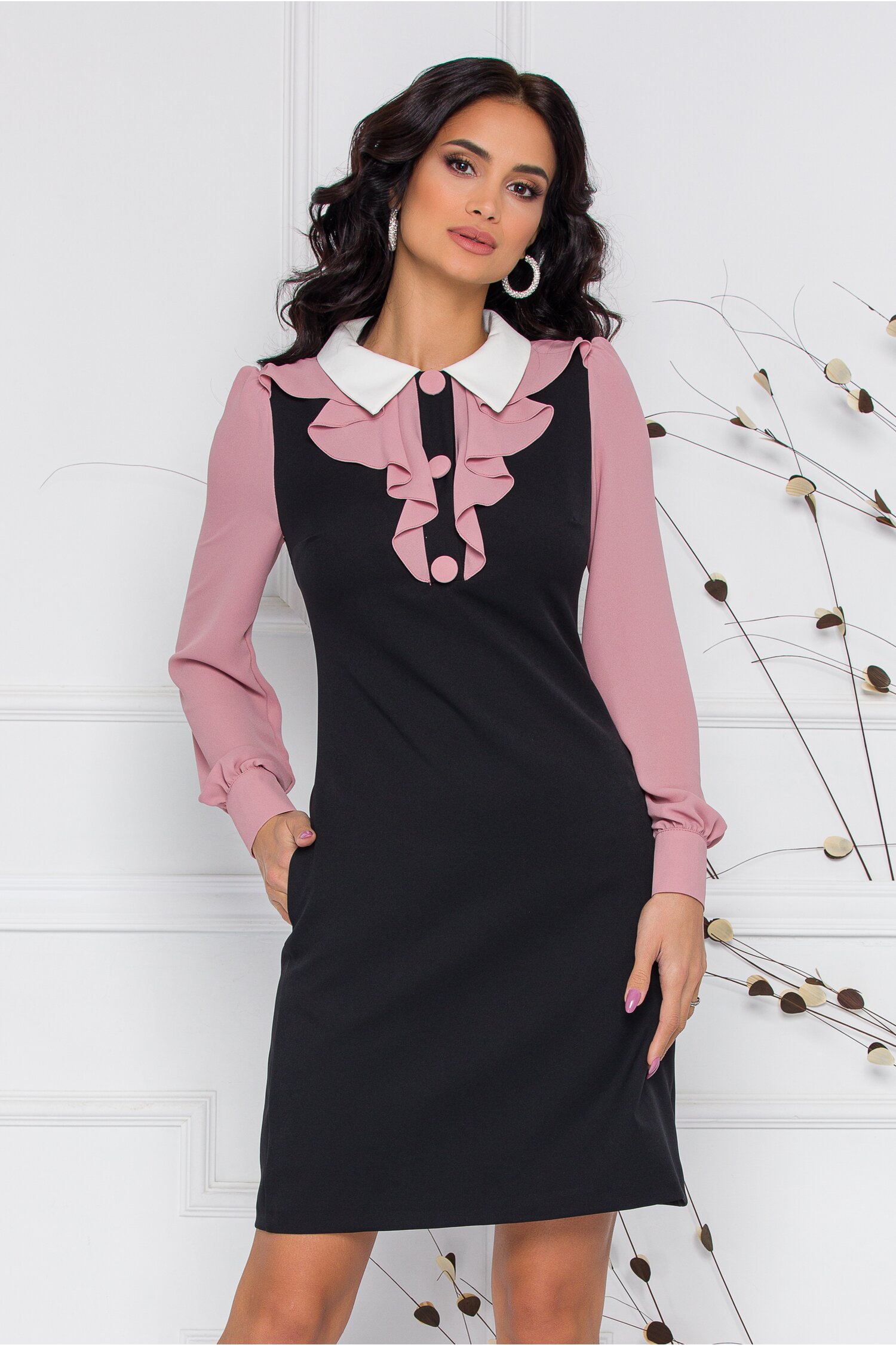Rochie MBG neagra cu maneci roz si volanase la bust