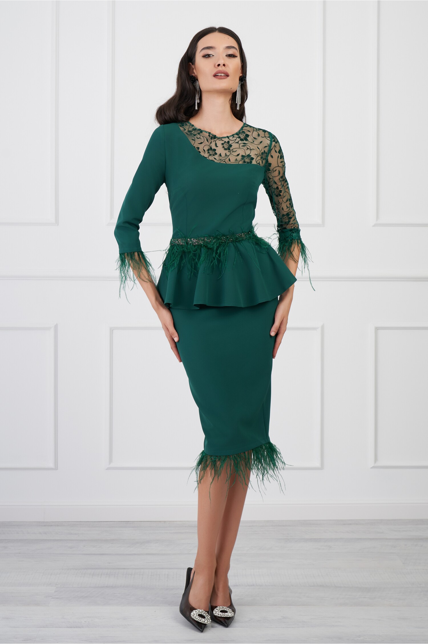 Rochie MBG verde cu dantela si pene