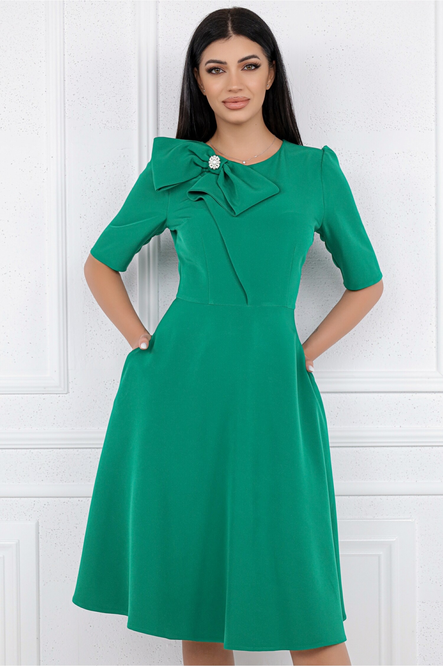 Rochie verde cu funda maxi pe bust - Rochii-Dama.ro