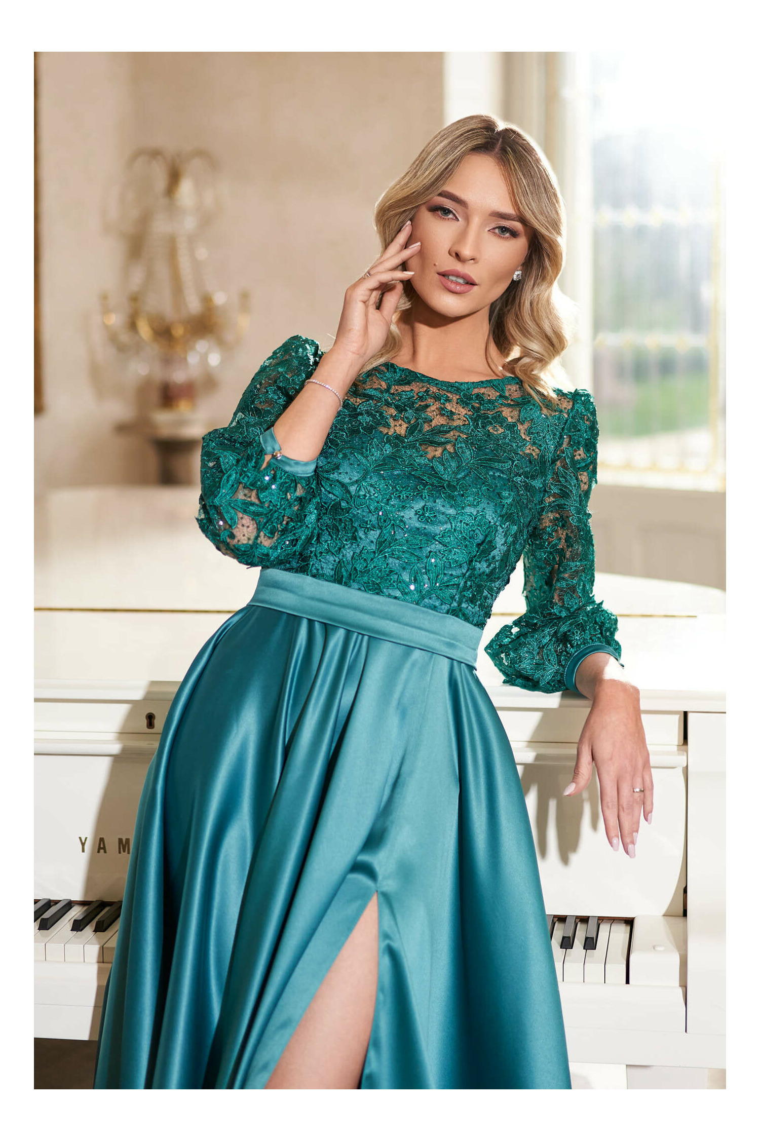 Rochie verde cu fusta din satin si crepeu maxi - Rochii-Dama.ro