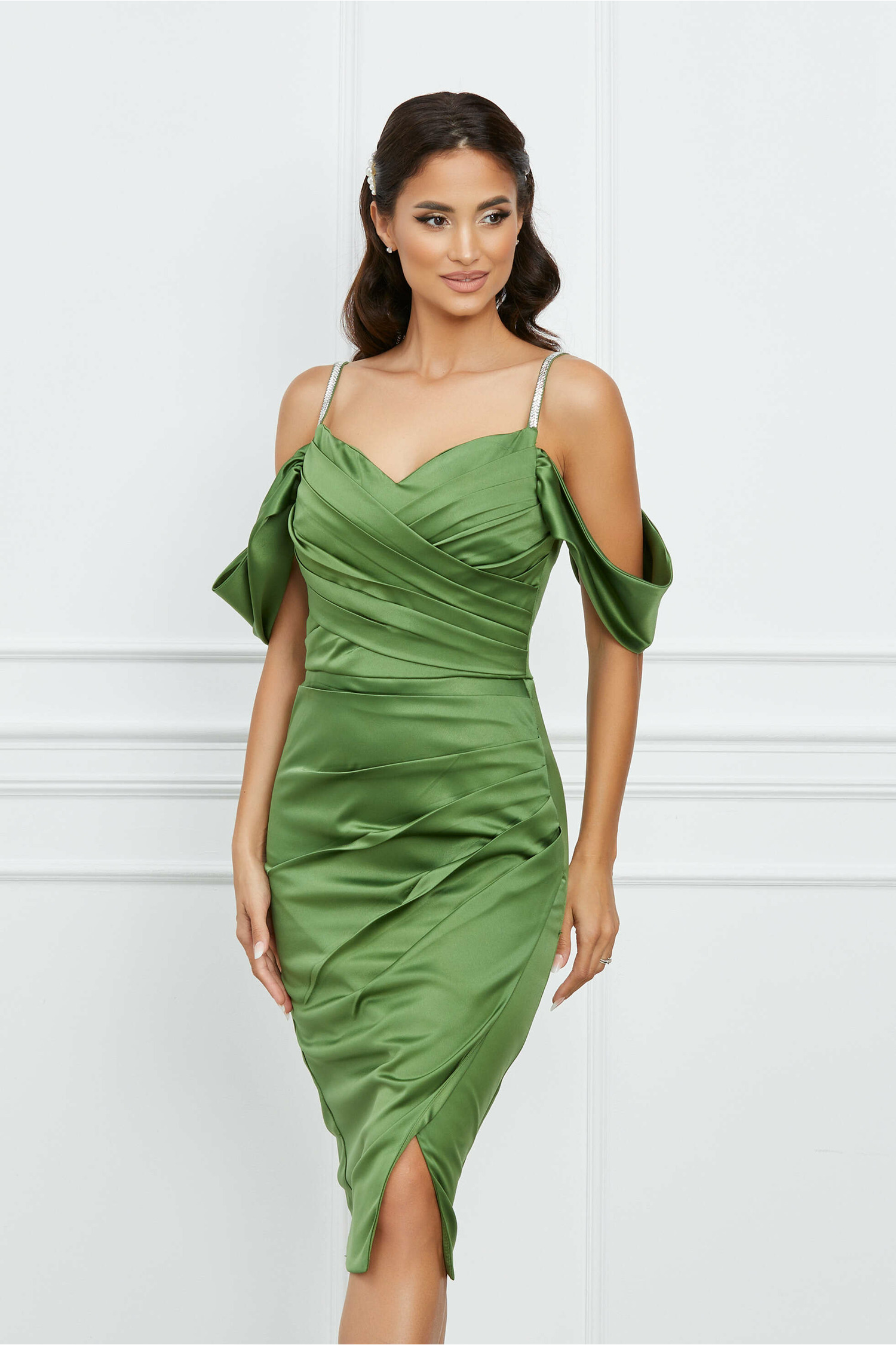 Rochie de ocazie verde olive din satin cu bretele subtiri