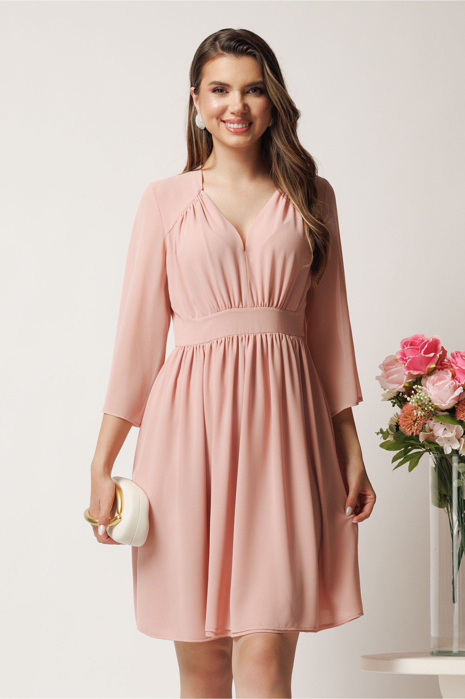 Rochie midi roz in clos din voal cu pliuri la bust