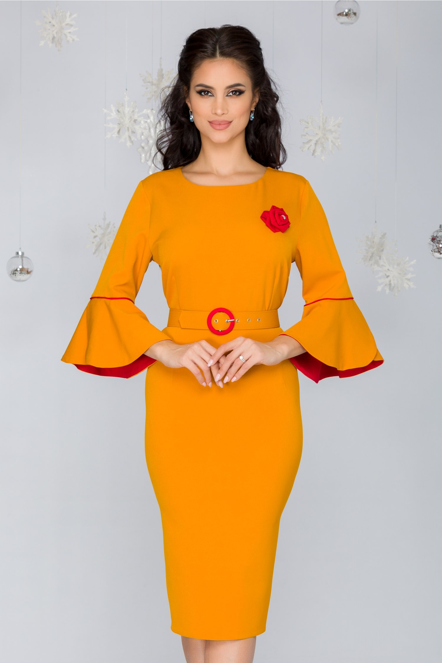 Rochie millie galben mustar cu maneci clopot si accesoriu tip trandafir rosu