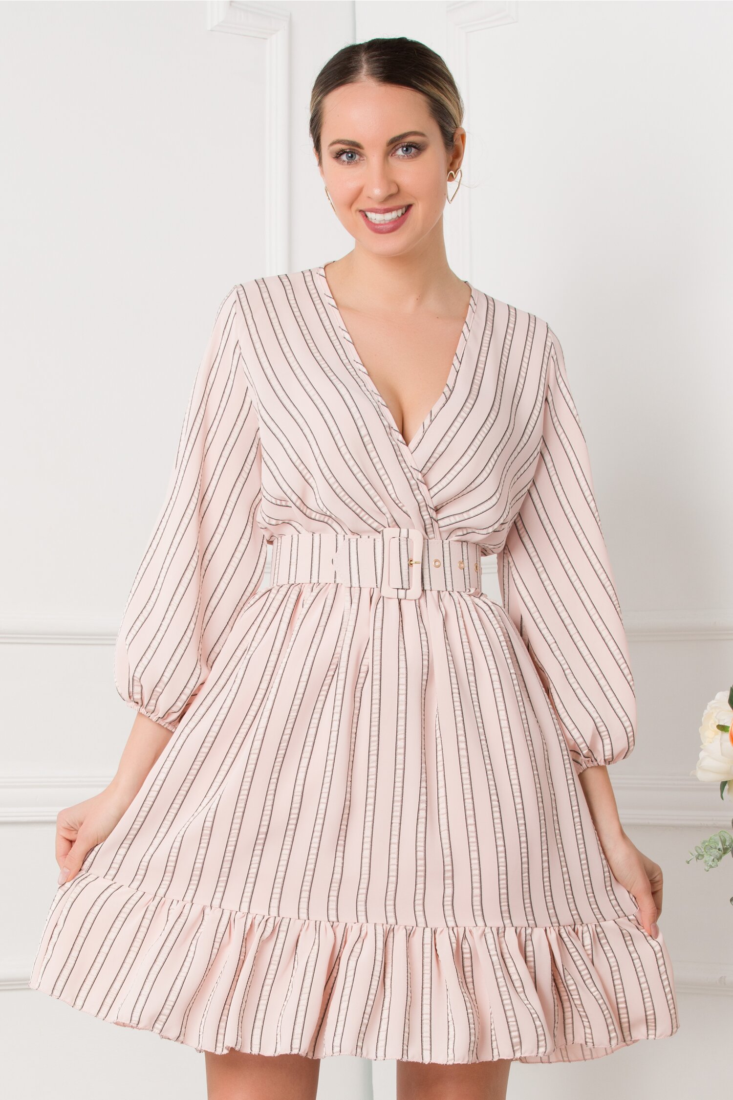 Rochie Mina roz cu imprimeu in dungi si curea in talie