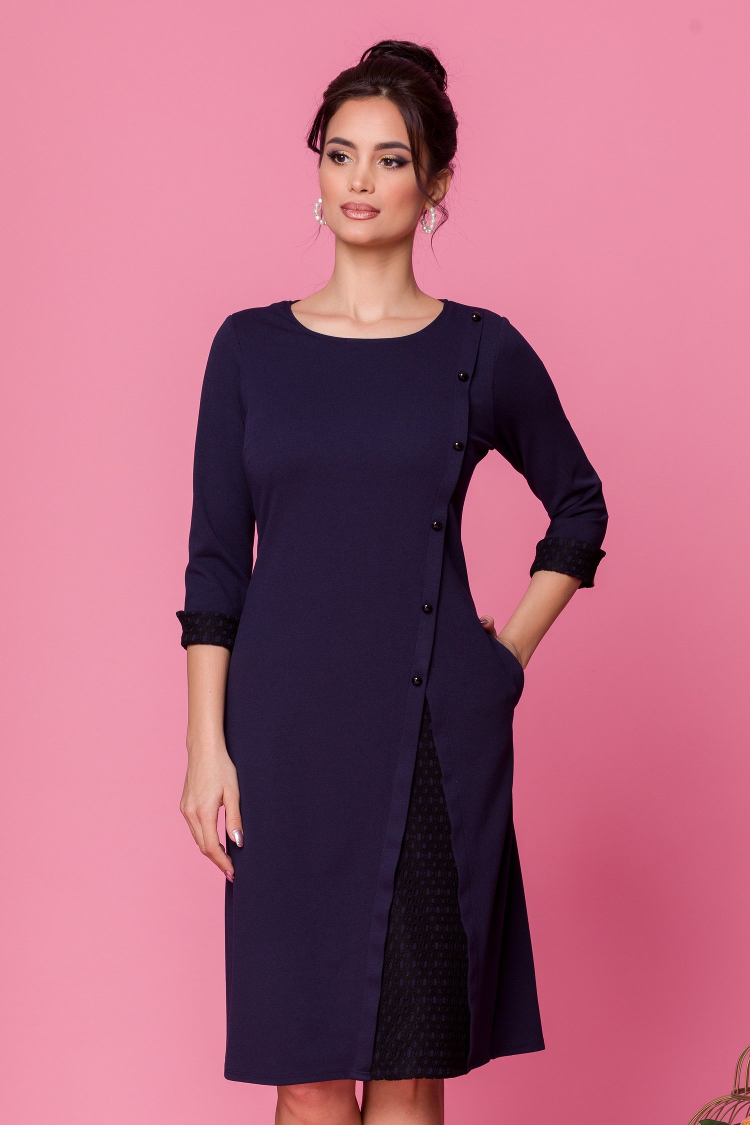 Rochie mirabela bleumarin cu nasturi si dantela