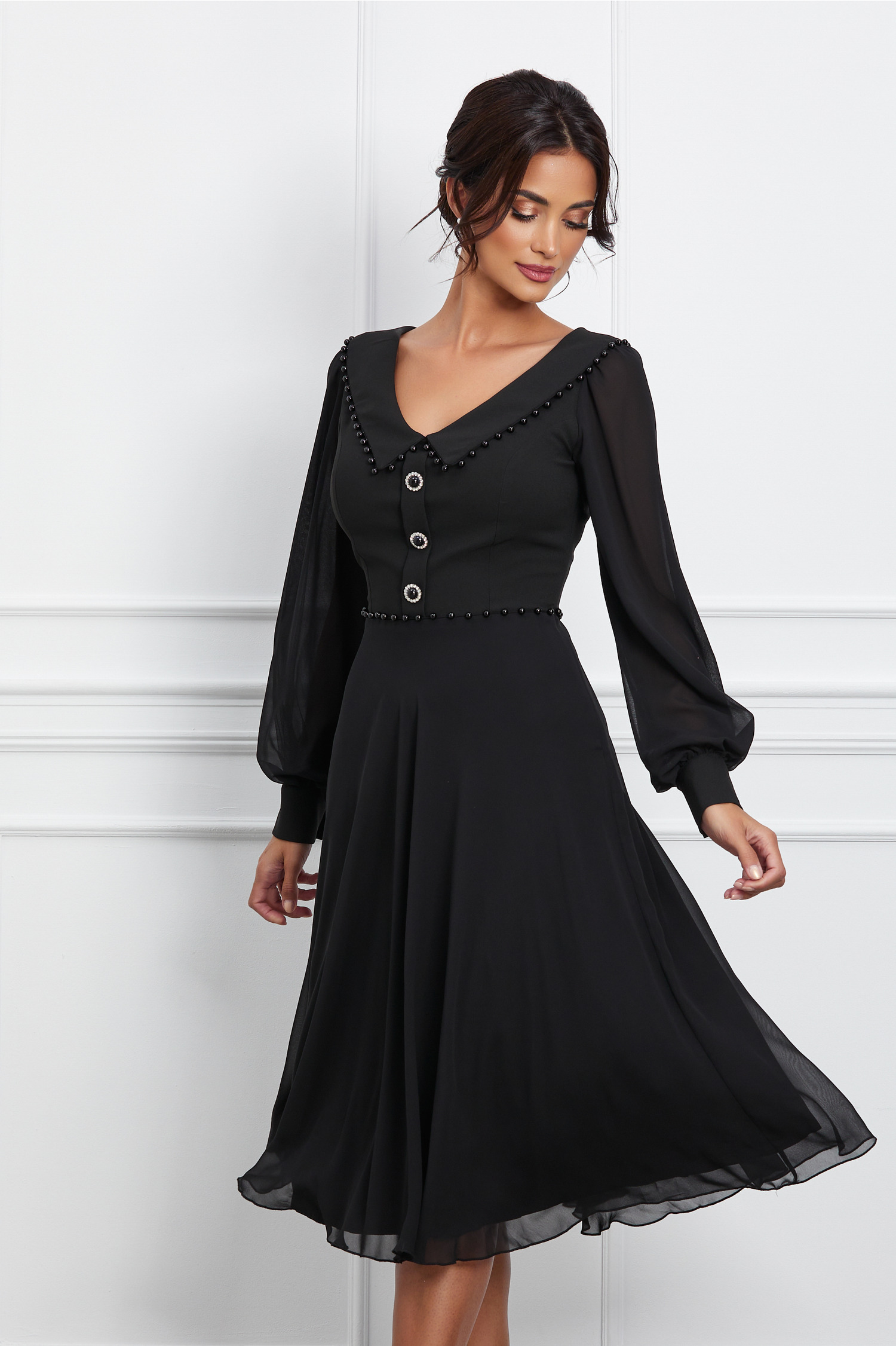 Rochie din voal neagra cu perlute si nasturi