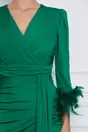 Rochie Mirela verde satinata cu pliuri si pene la baza manecilor