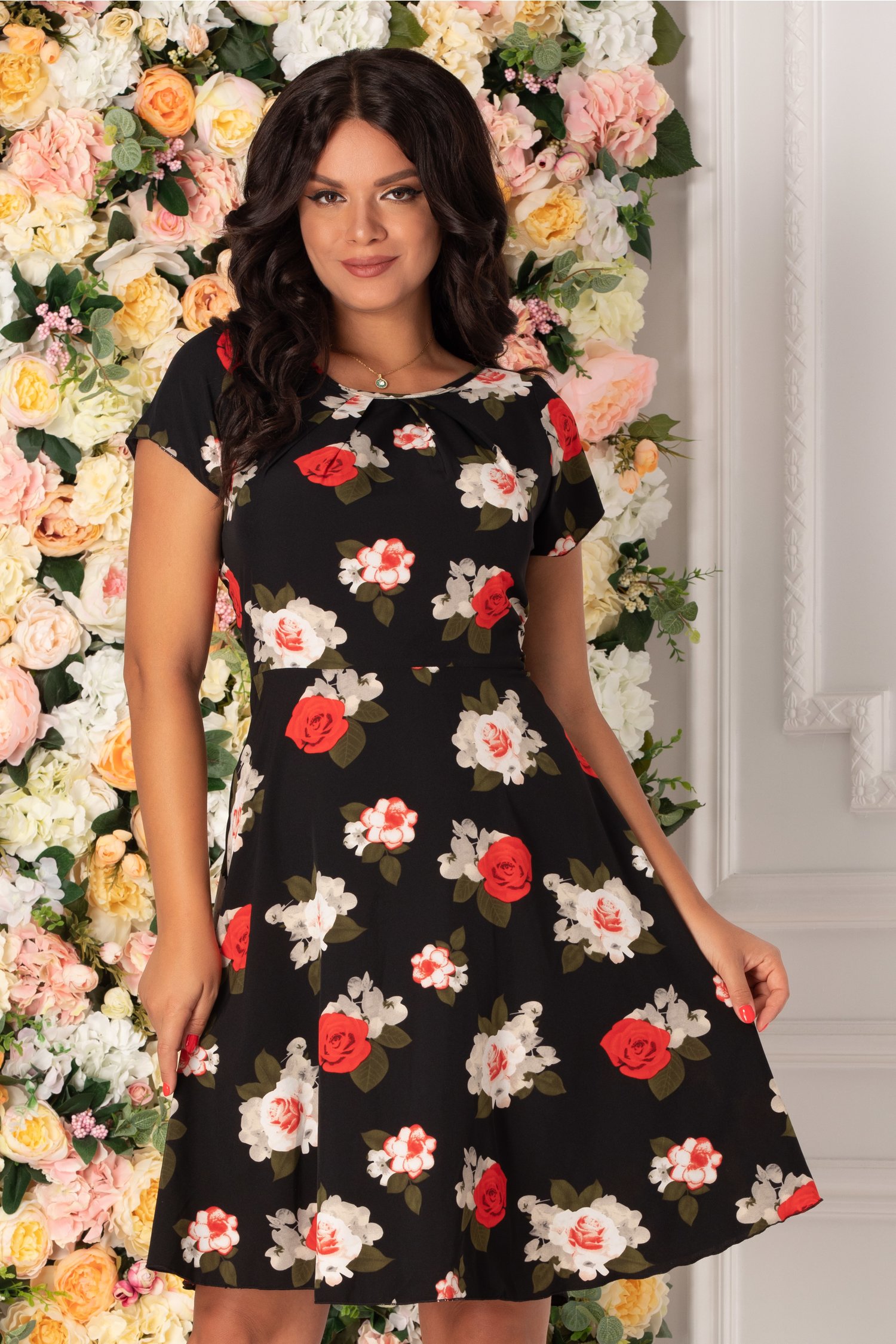 Rochie Missa neagra cu imprimeu floral in nuante de rosu si ivoire