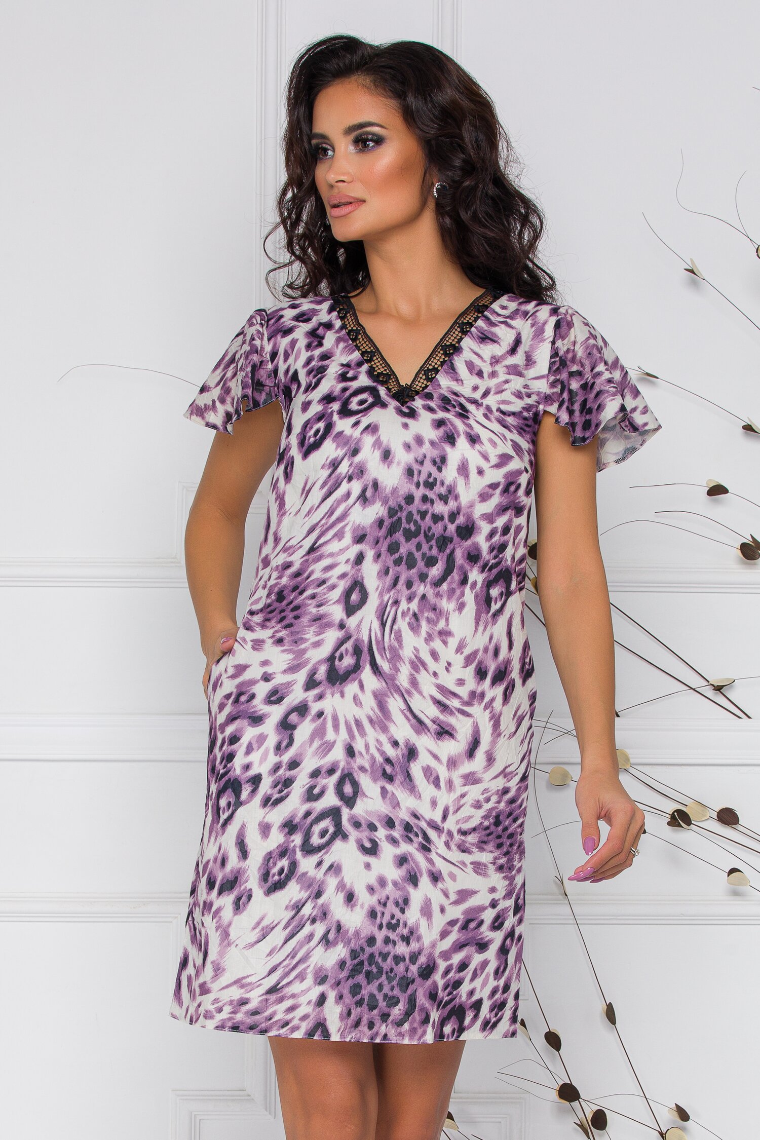 Rochie Moze cu animal print lila si dantela la decolteu