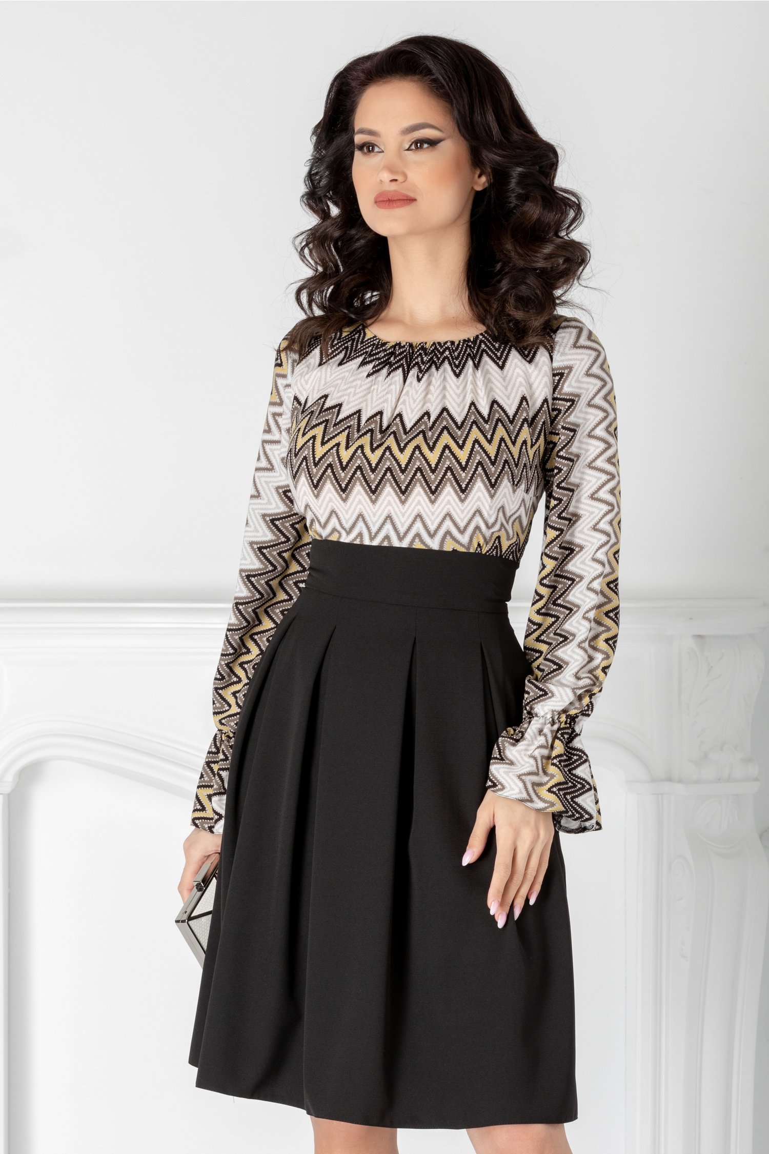 Rochie Moze cu imprimeu galben in zig-zag la bust si la maneci