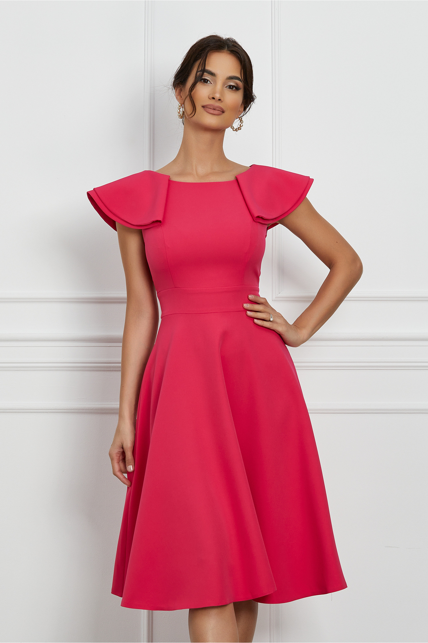 Rochie fucsia clos cu volanase la maneci