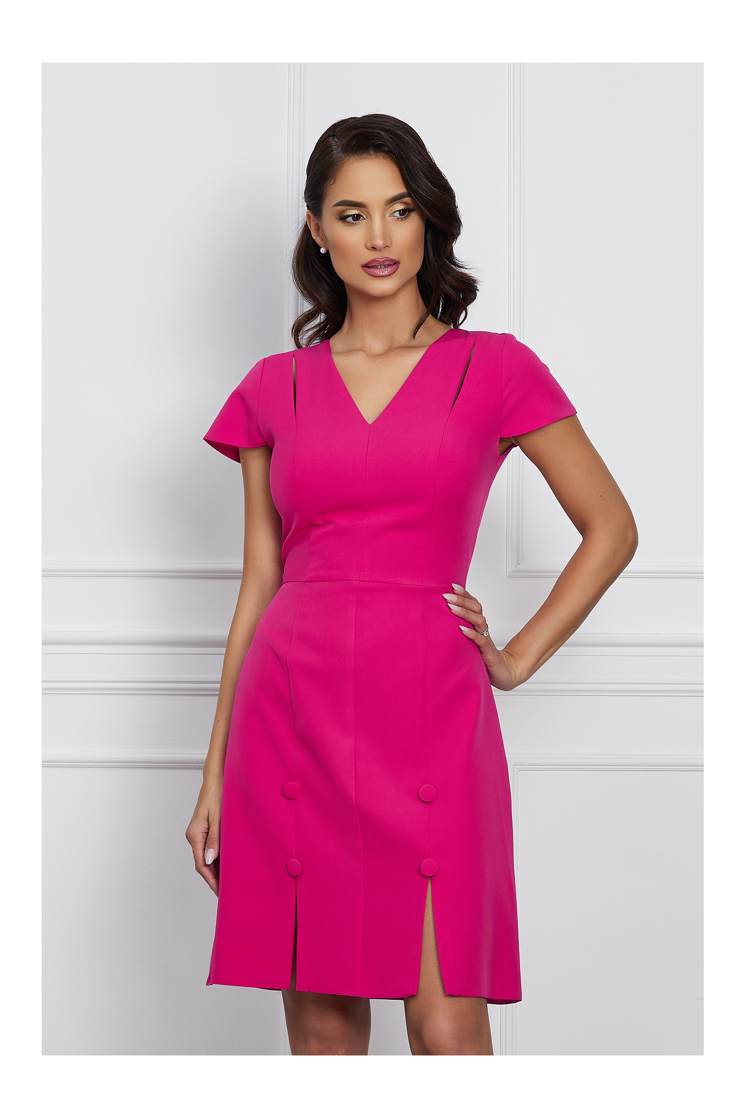 Rochie fucsia cu nasturi si crepeuri pe fusta