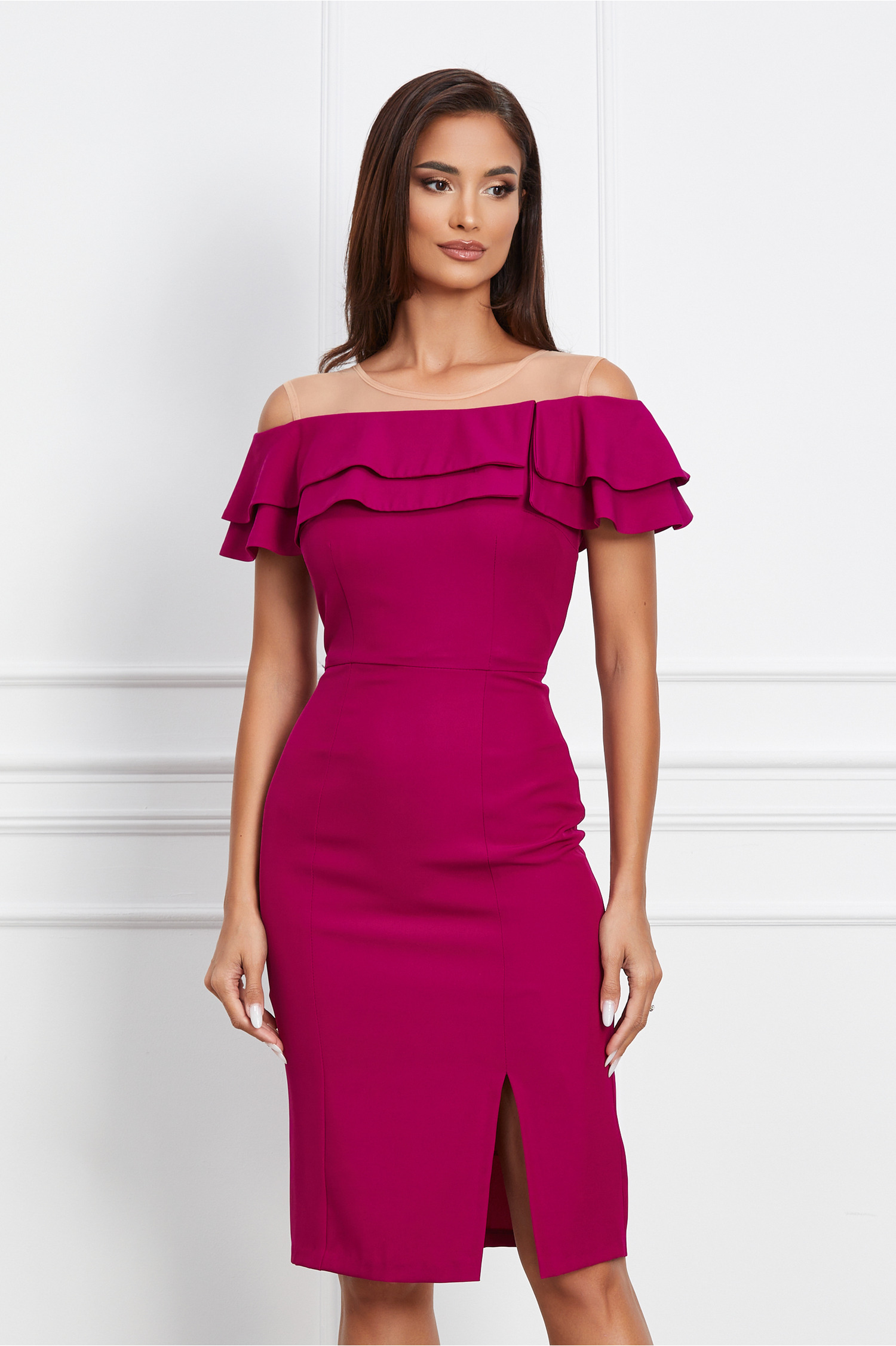 Rochie de ocazie magenta cu volanas dublu la bust si crepeu