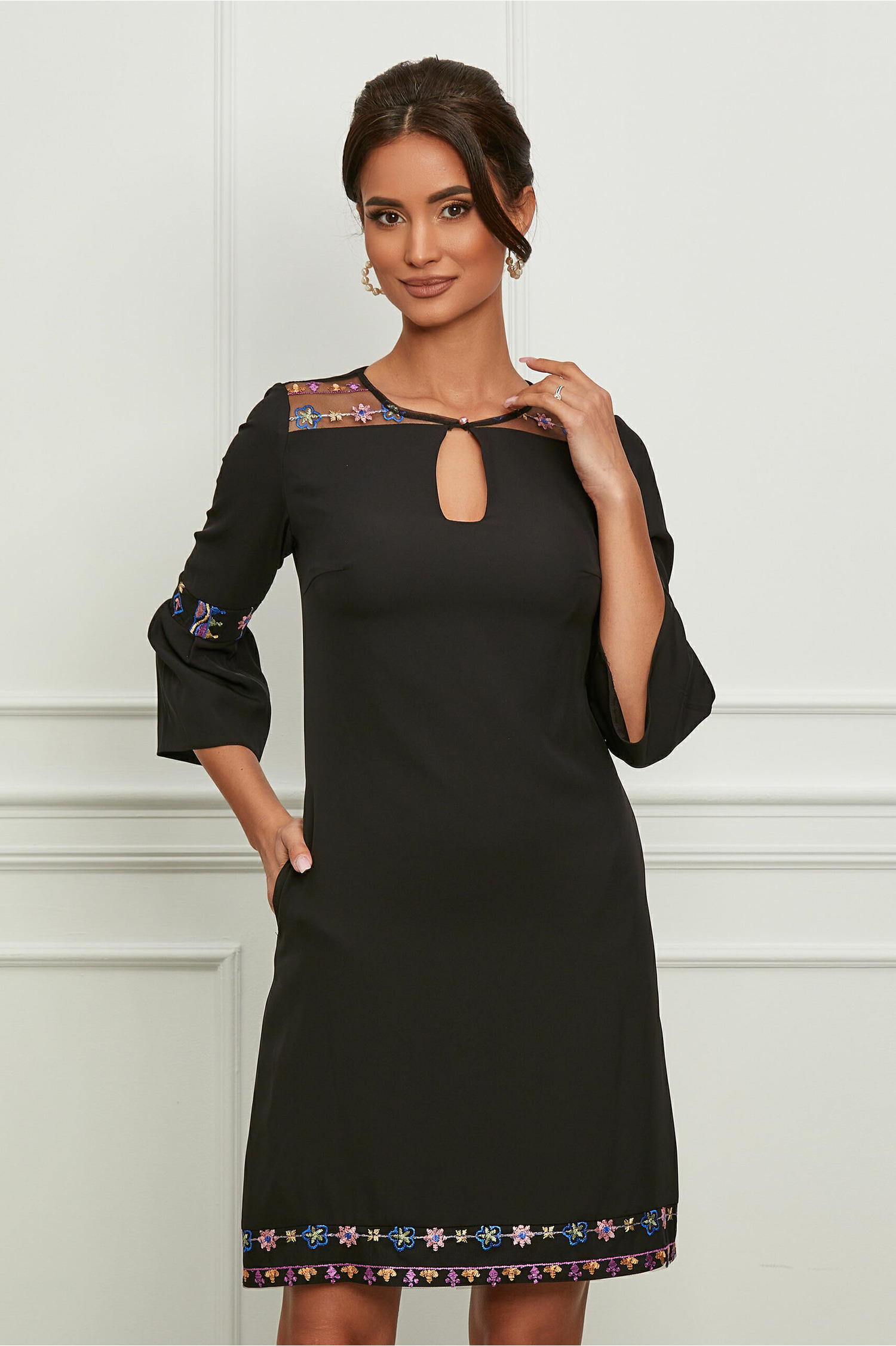 Rochie office neagra cu broderie discreta