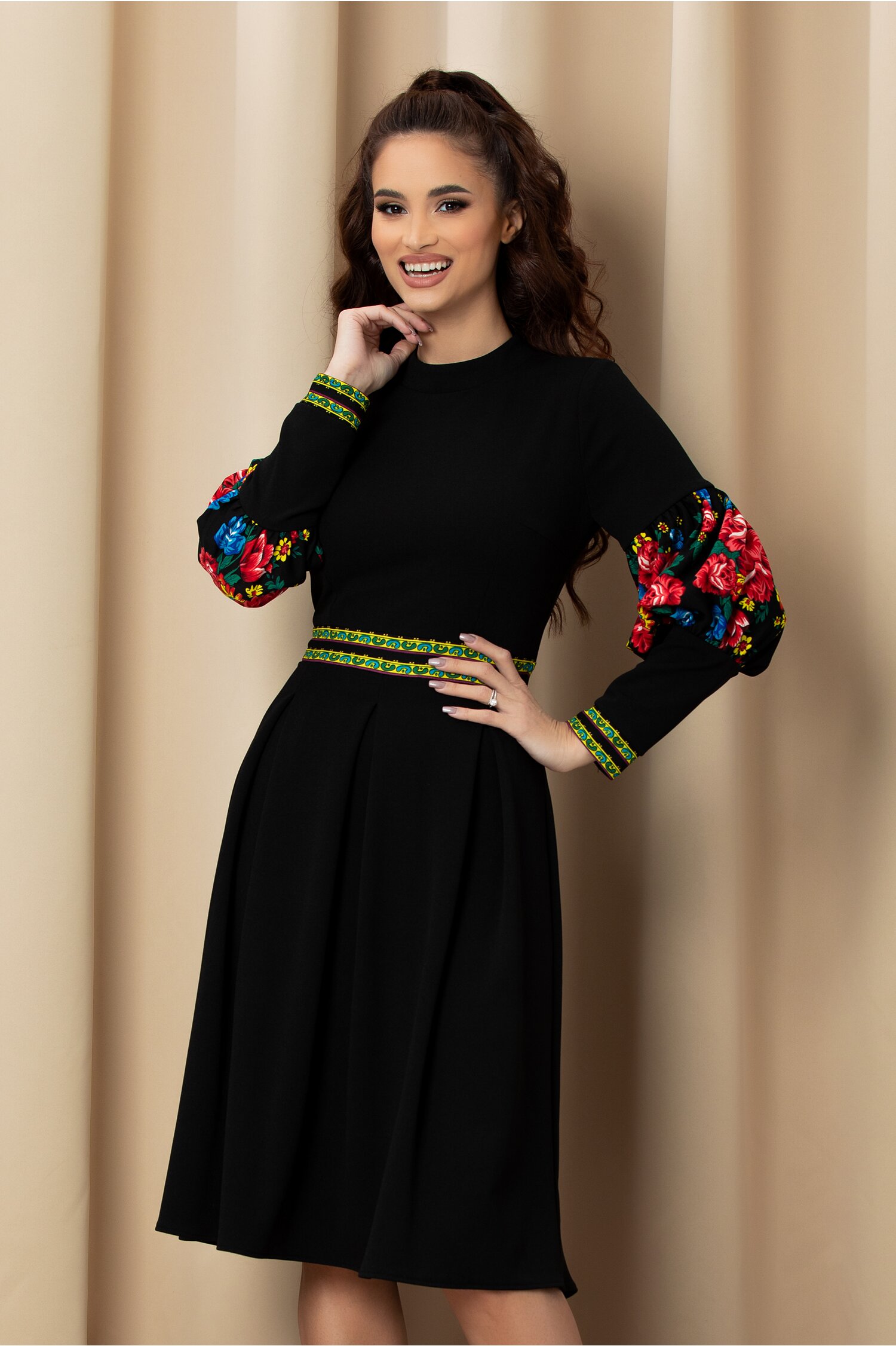 Rochie Moze neagra cu imprimeu floral