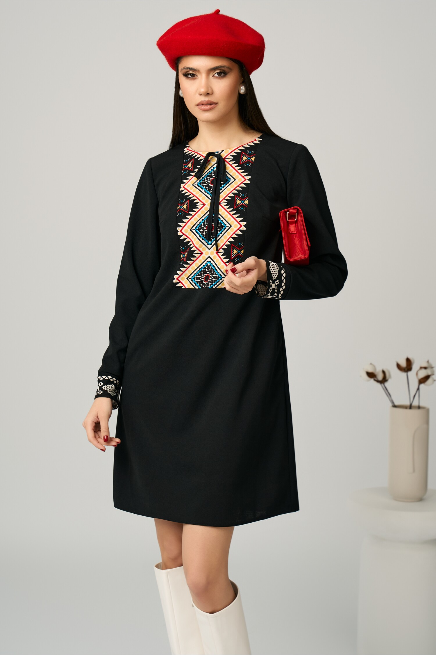 Rochie Moze office din crep neagra cu imprimeu pe bust