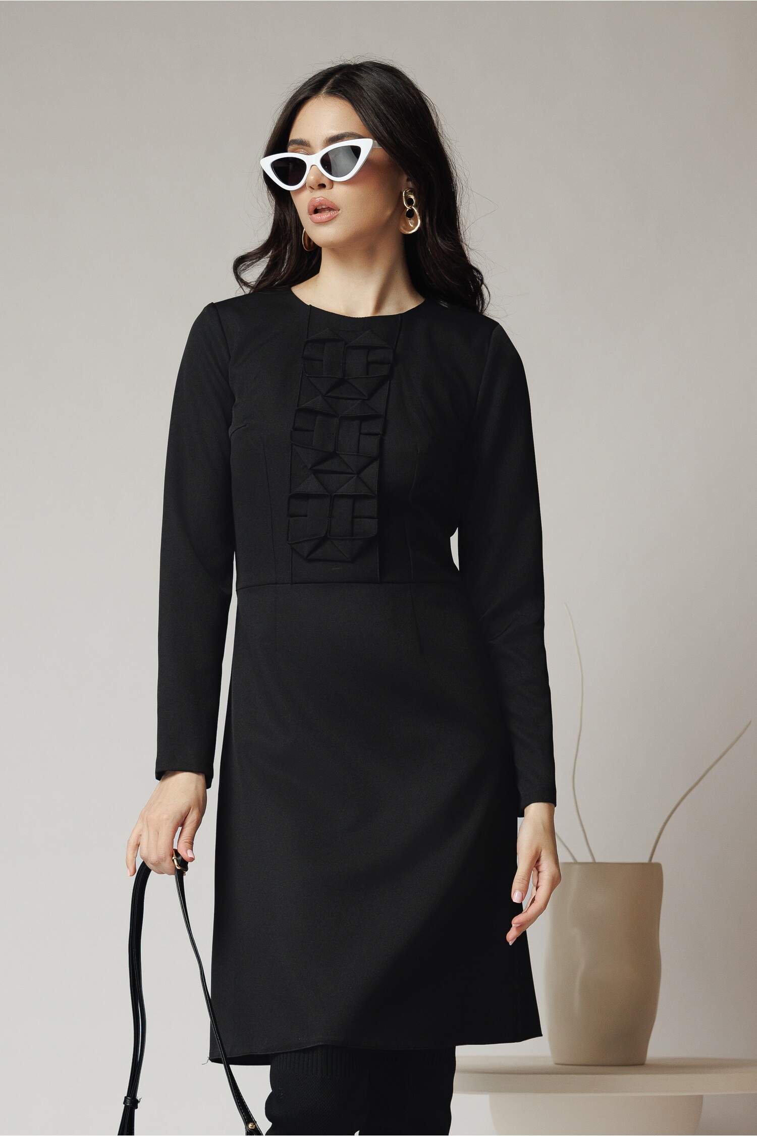 Rochie Moze office din stofa neagra cu flori la bust