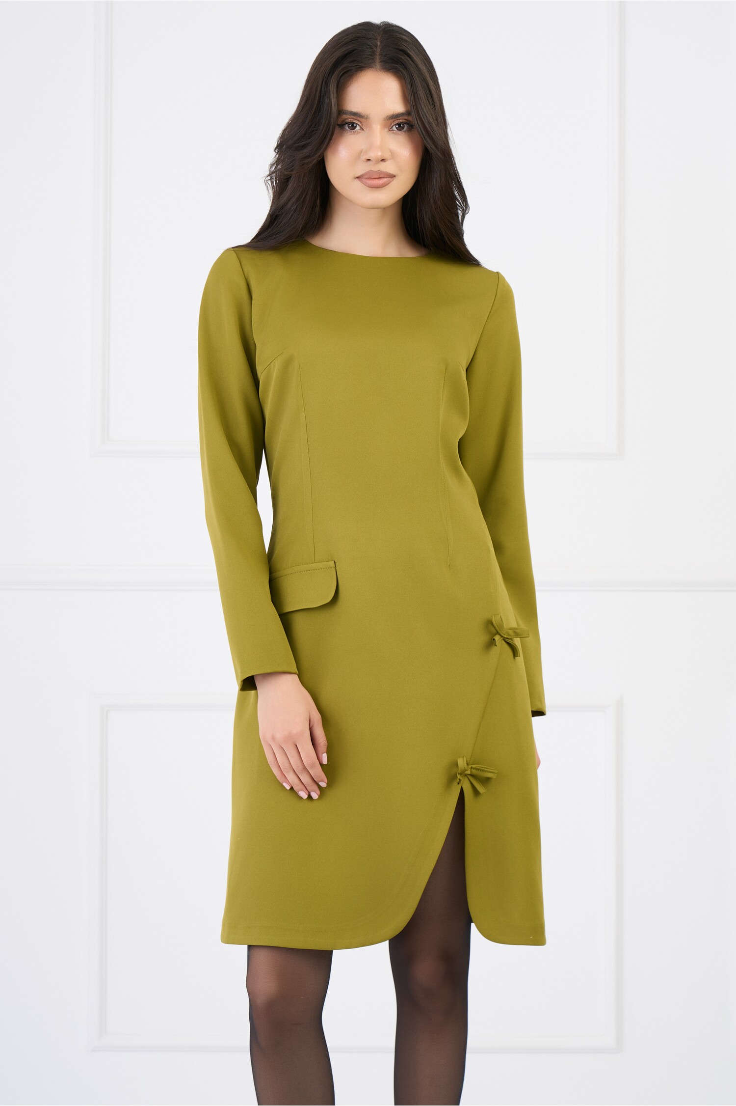 Rochie office din stofa verde lime cu funde si crepeu pe fusta