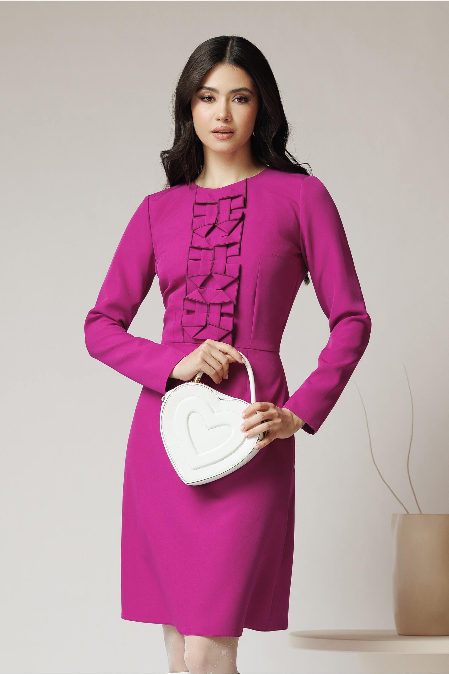 Rochie Moze office din stofa violet cu flori la bust