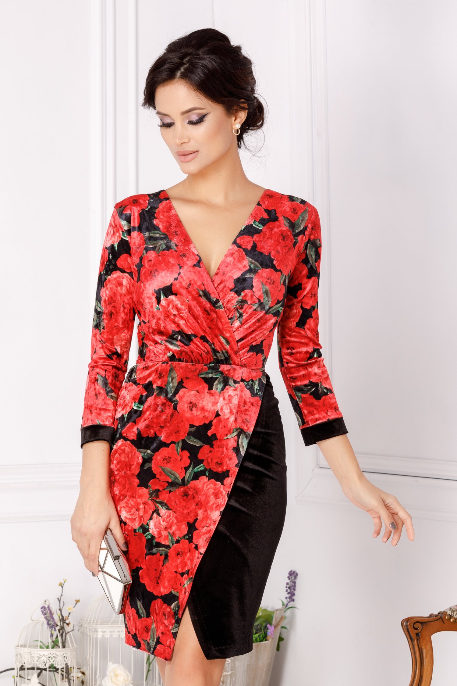 Rochie Moze petrecuta rosie din catifea cu flori